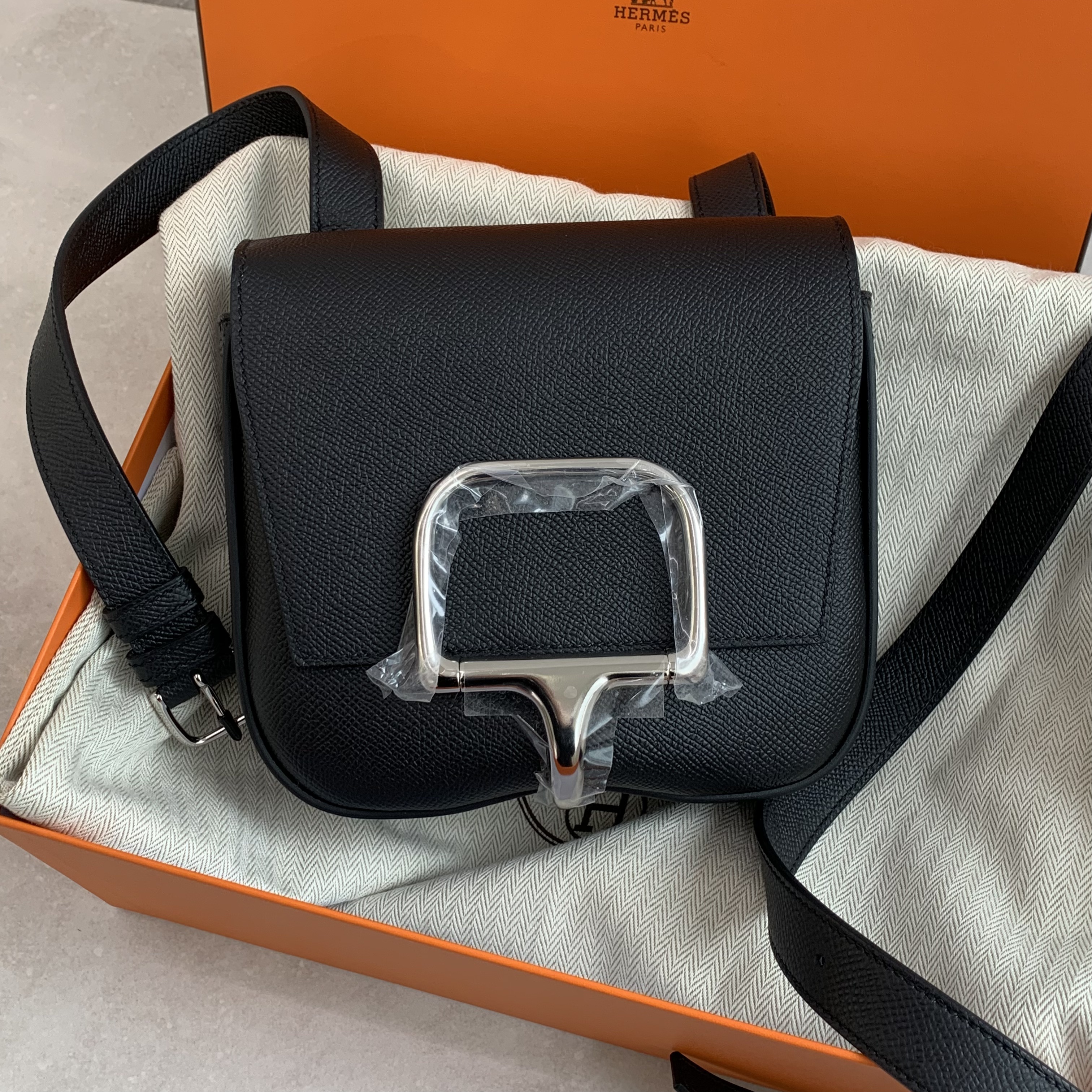 Hermès Della 屁股包 黑色銀扣