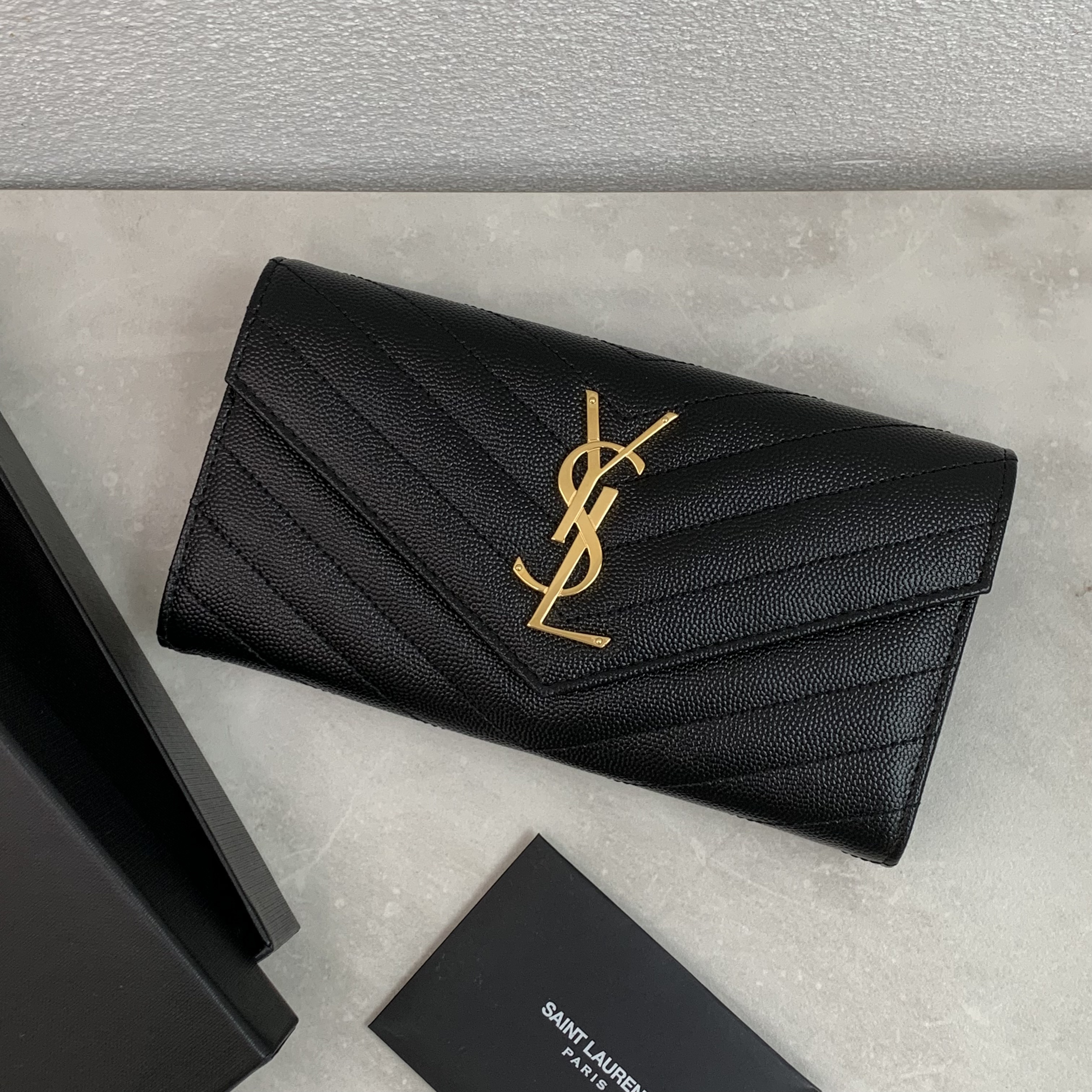 YSL 衍縫翻蓋長夾 黑金