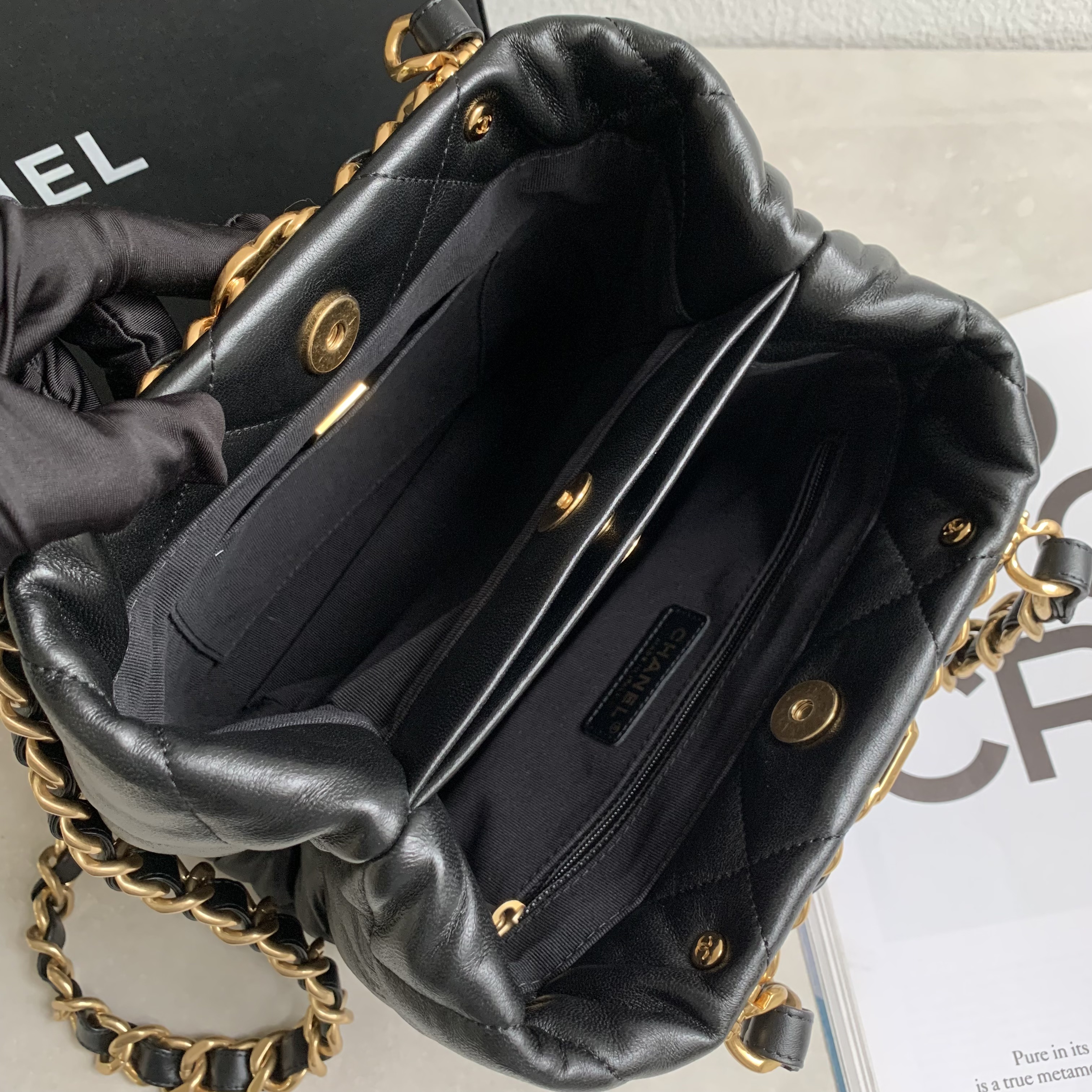 CHANEL 22B 粗鏈帶托特包 黑金