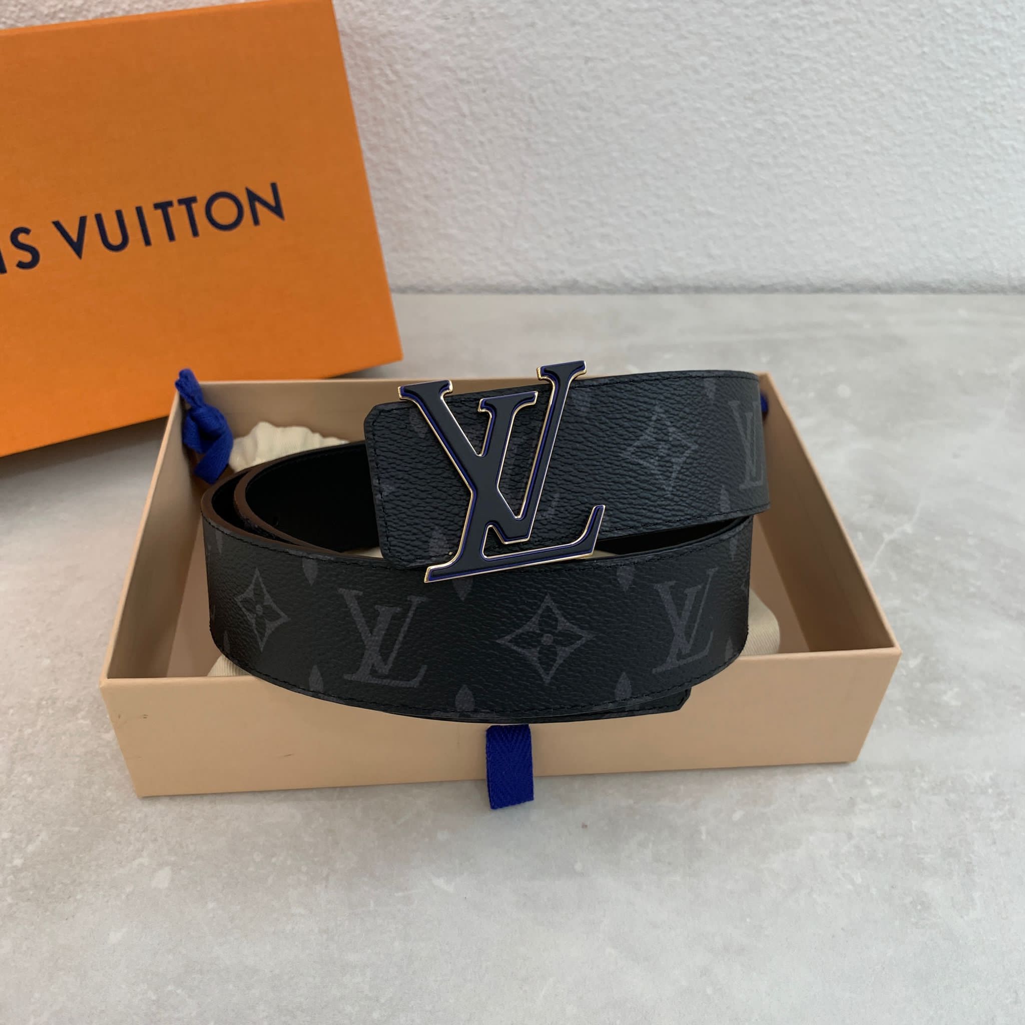 Louis Vuitton M0341V黑色雙面皮帶