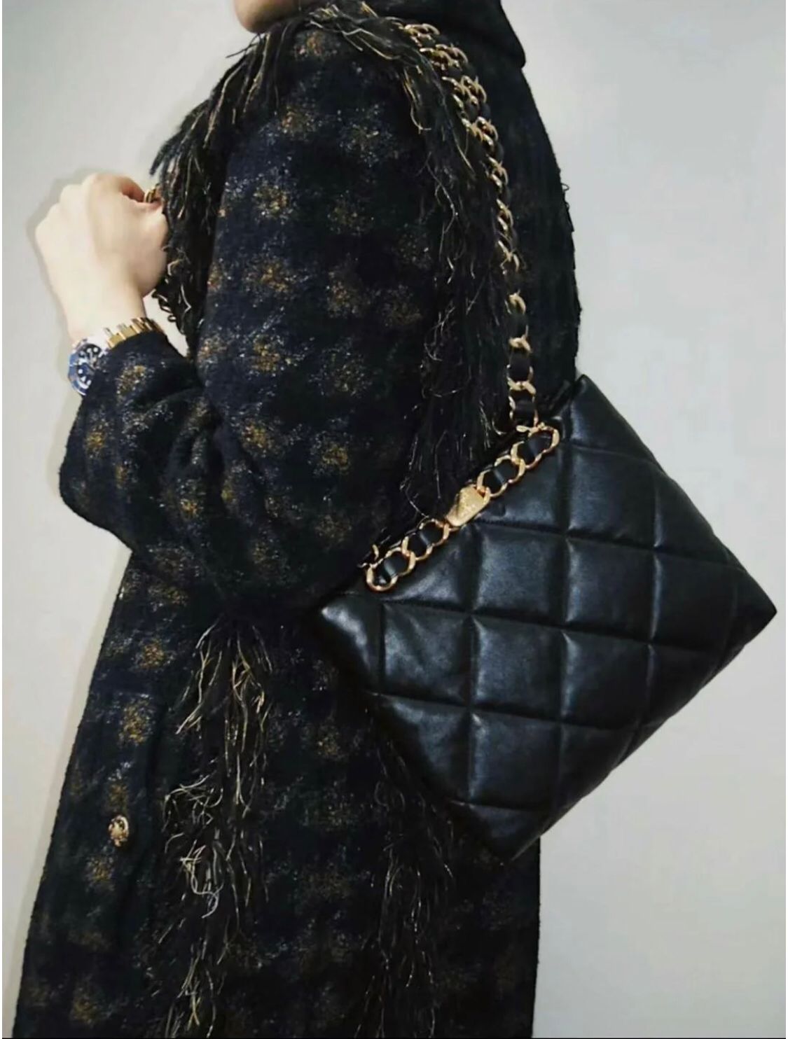 CHANEL 22B 粗鏈帶托特包 黑金