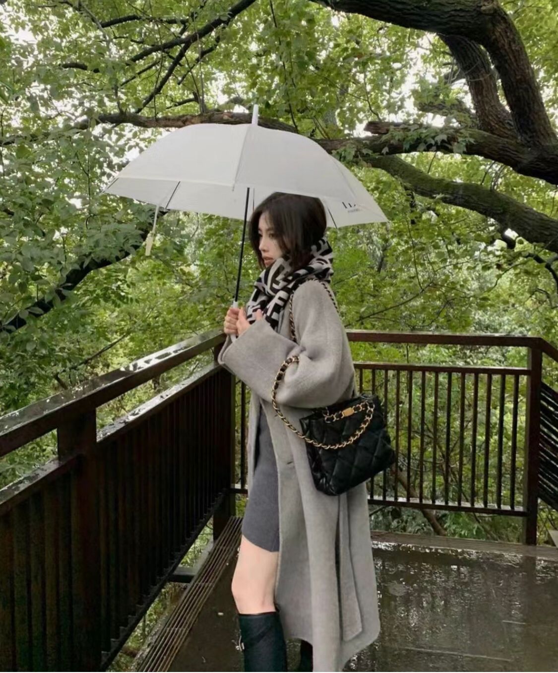 CHANEL 22B 粗鏈帶托特包 黑金