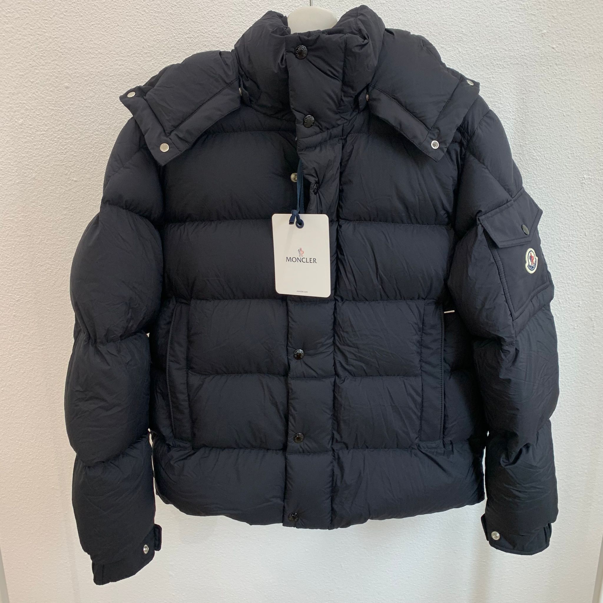 Moncler Vezere 男款霧面羽絨服 黑色