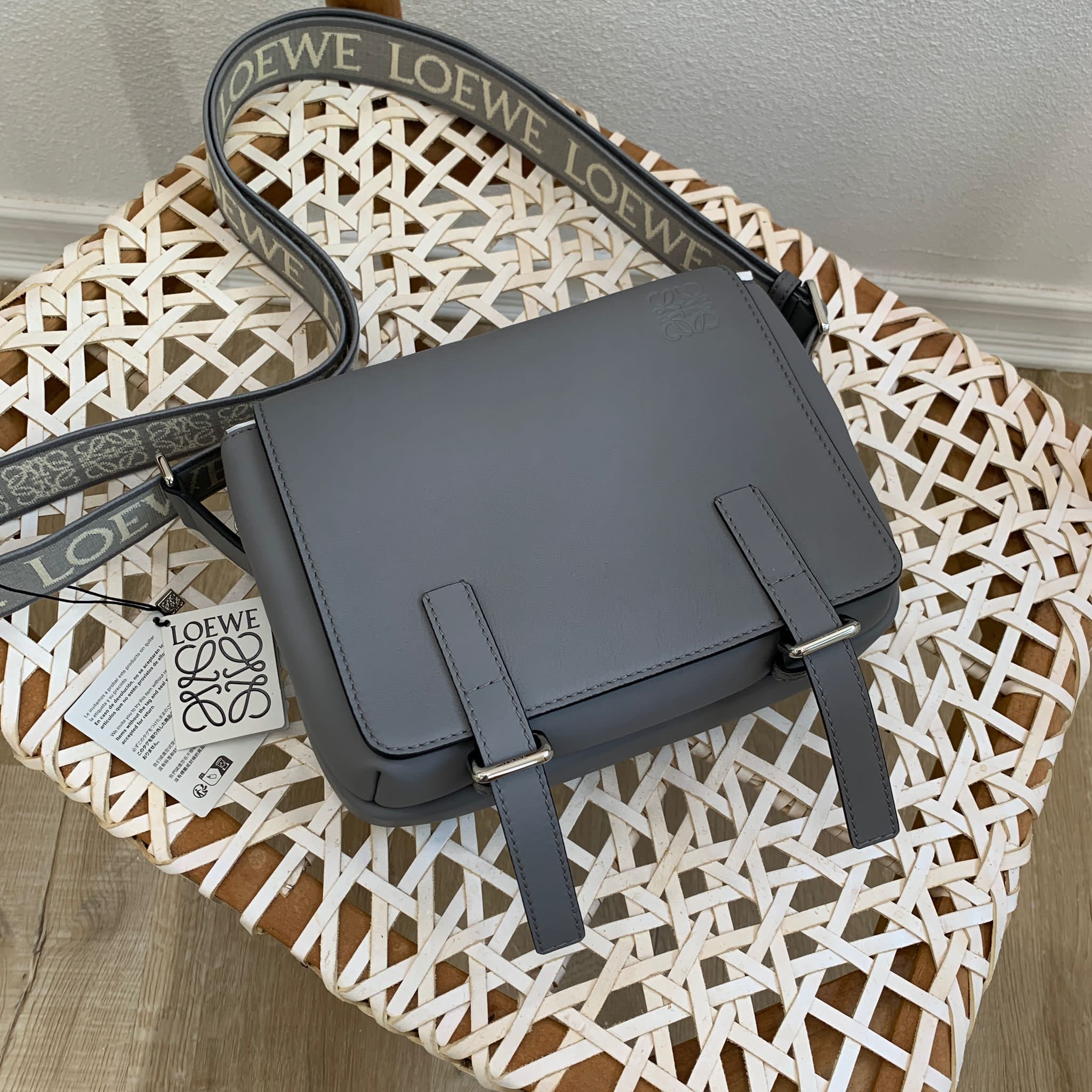 Loewe Military Messenger 灰色郵差包 XS