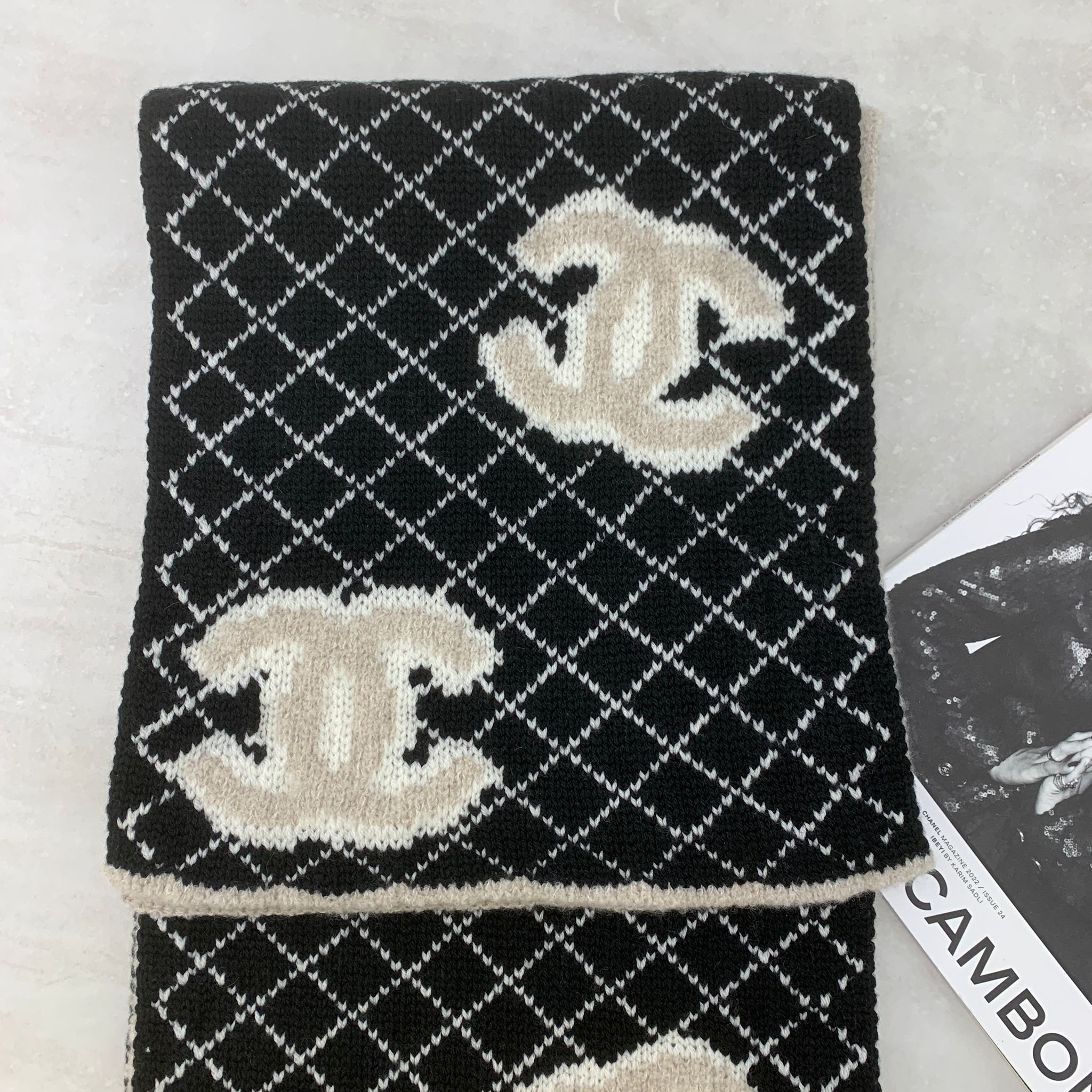 Chanel 米黑格紋圍巾