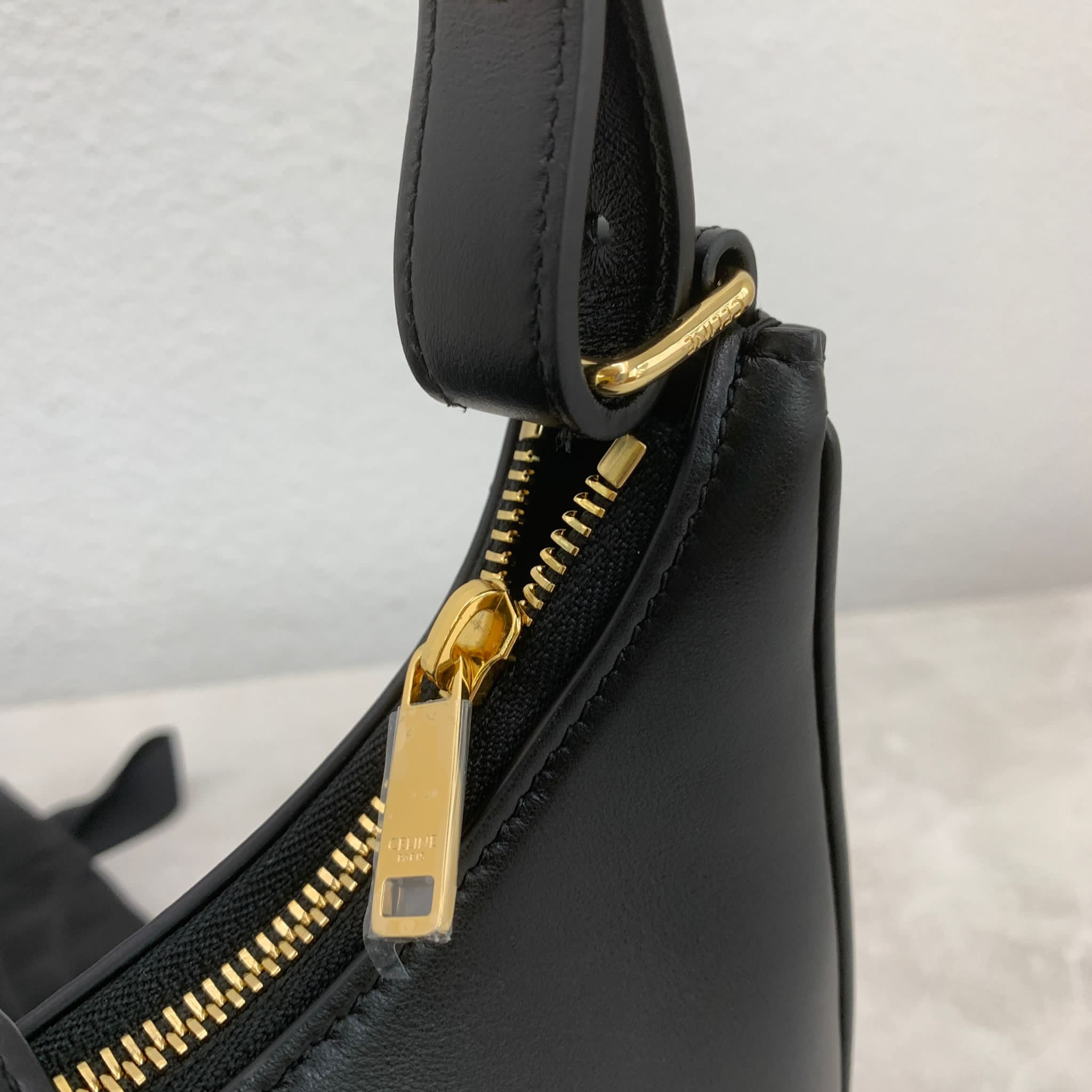 Celine Ava 凱旋門黑色金釦腋下包