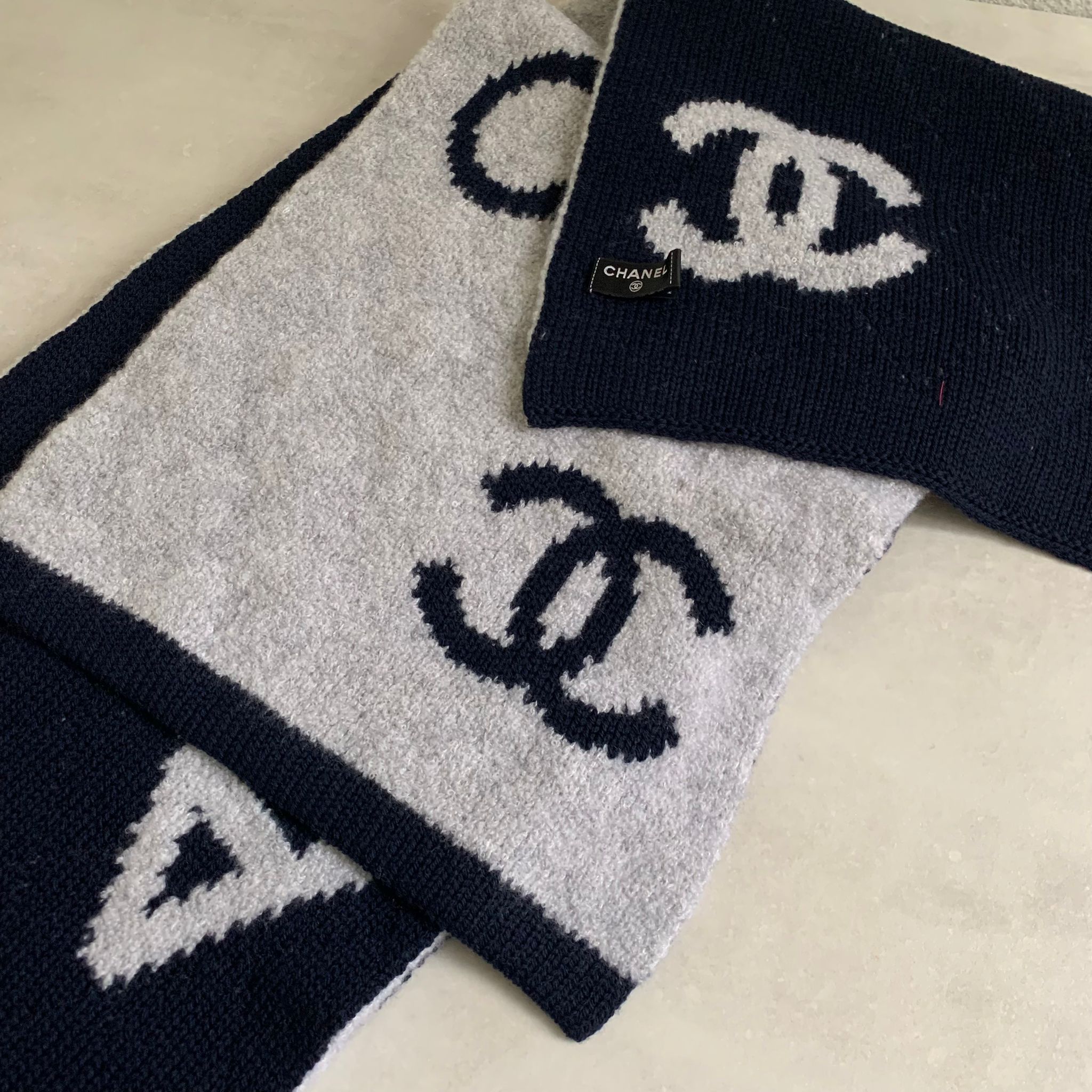 Chanel 雙面羊絨圍巾