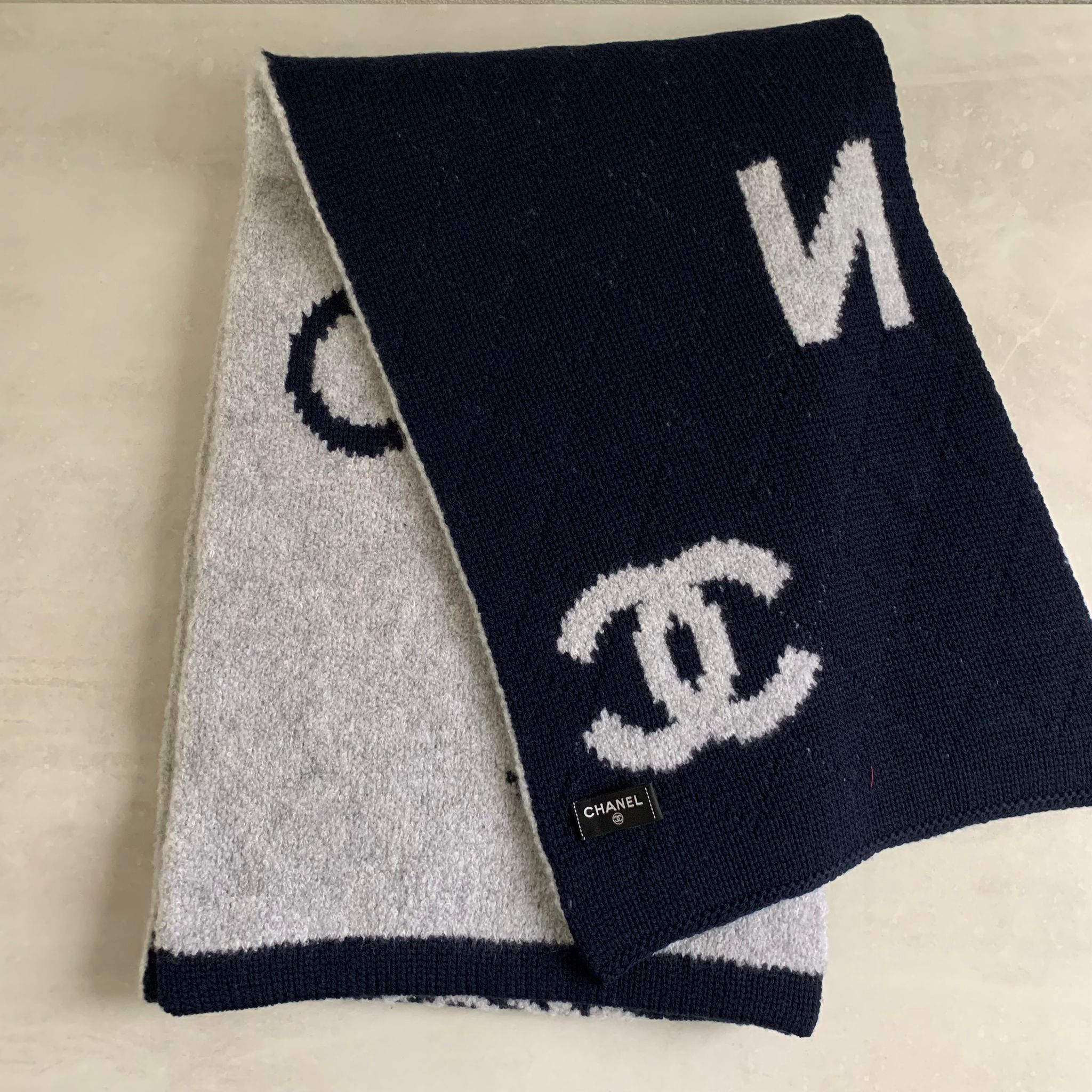 Chanel 雙面羊絨圍巾