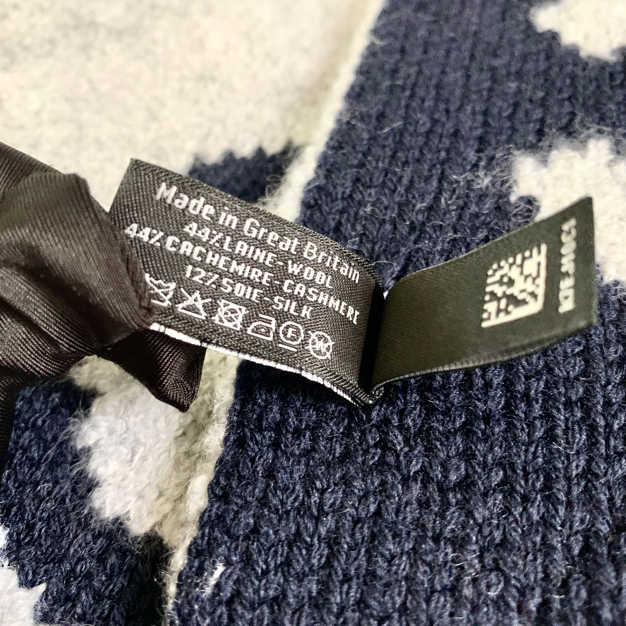 Chanel 雙面羊絨圍巾