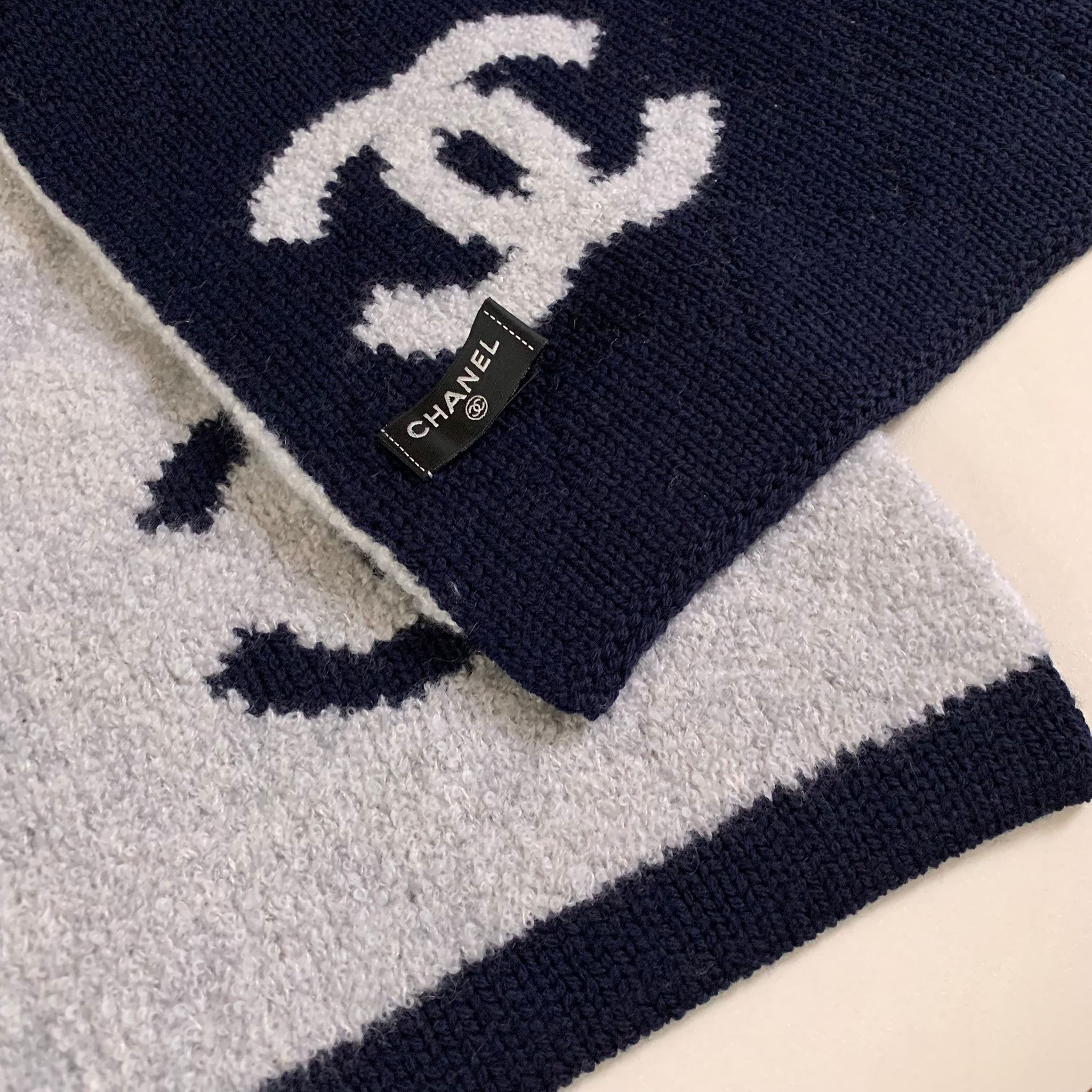 Chanel 雙面羊絨圍巾