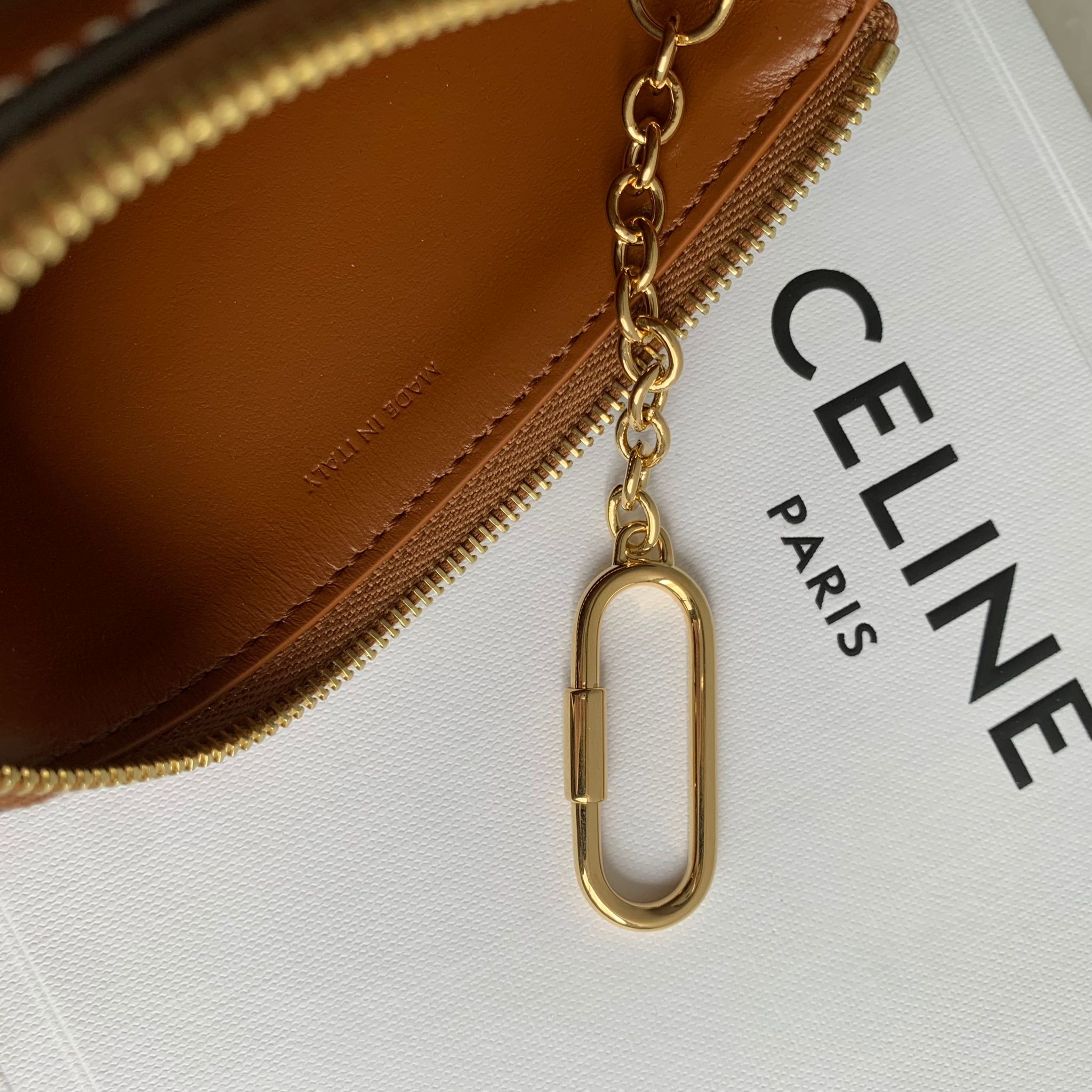 celine 棕色凱璇拉鍊零錢包