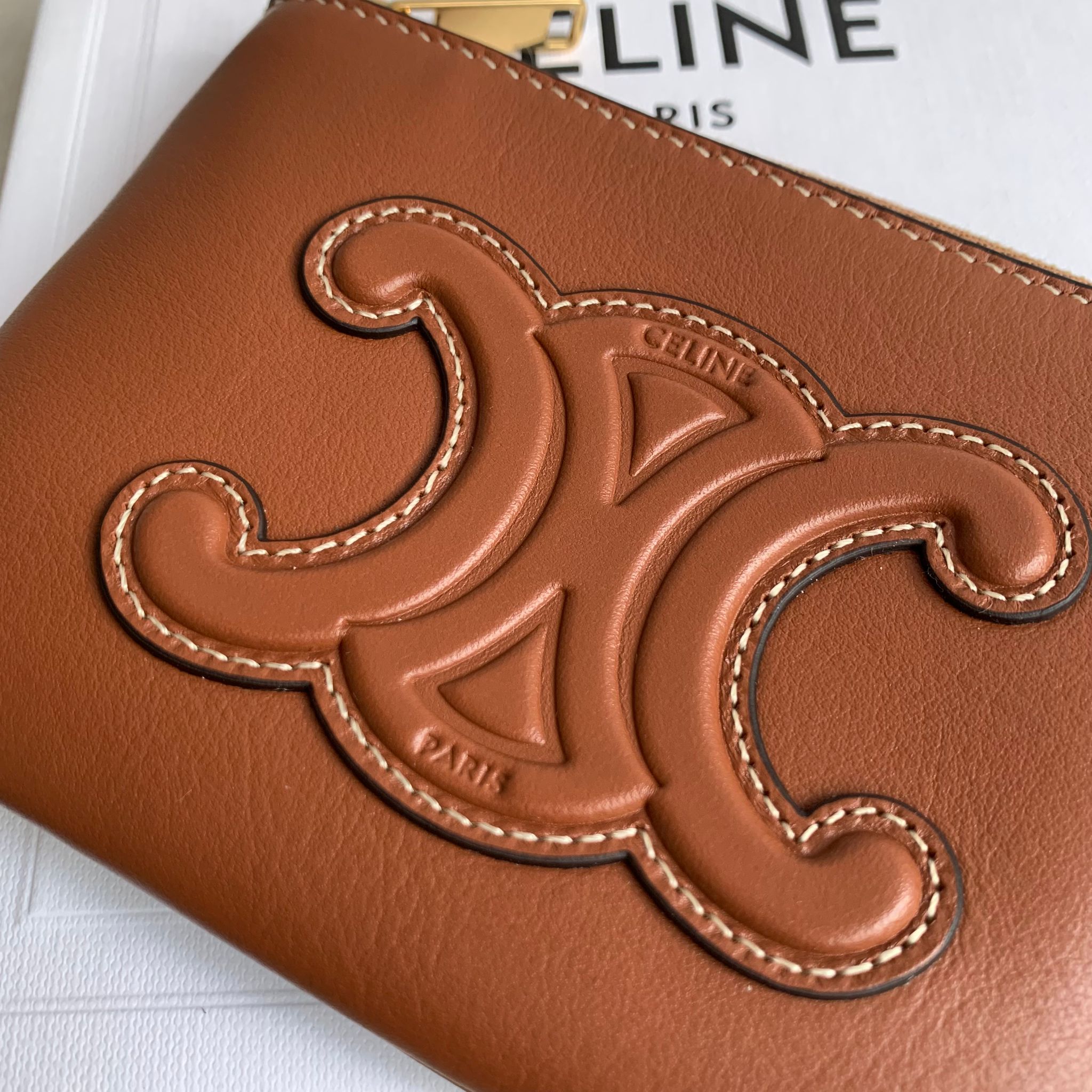celine 棕色凱璇拉鍊零錢包