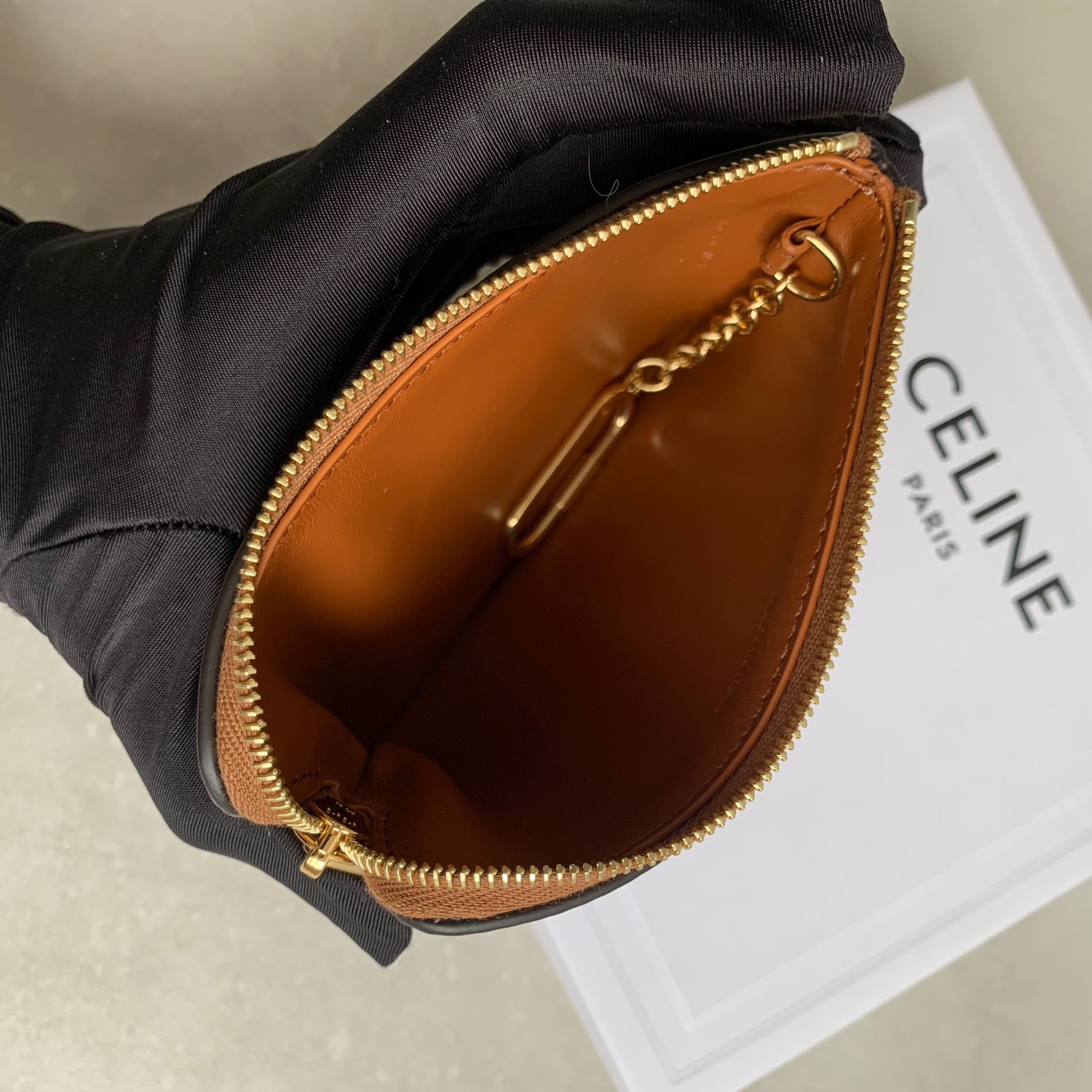celine 棕色凱璇拉鍊零錢包