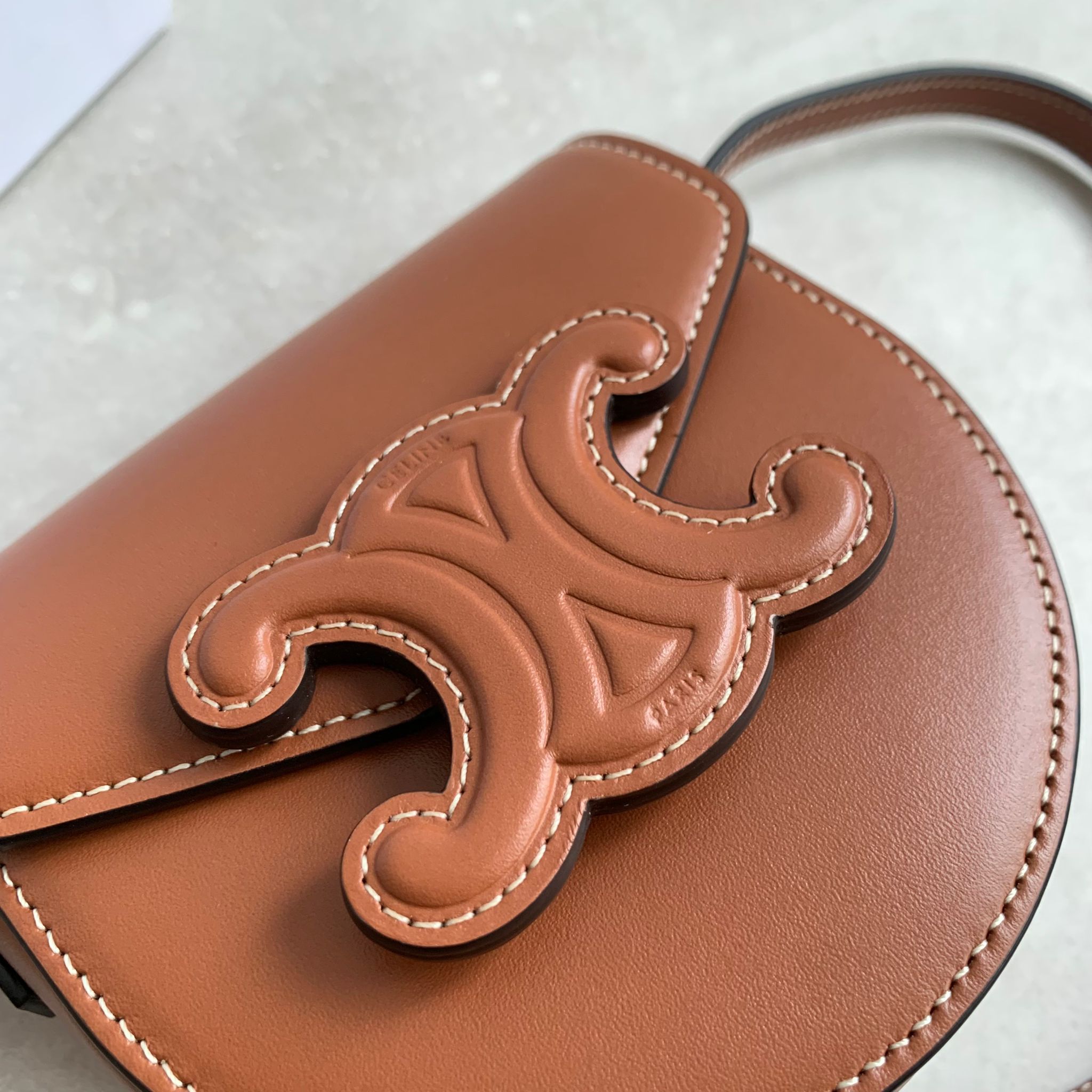 CELINE Mini 凱旋門馬鞍包 焦糖色