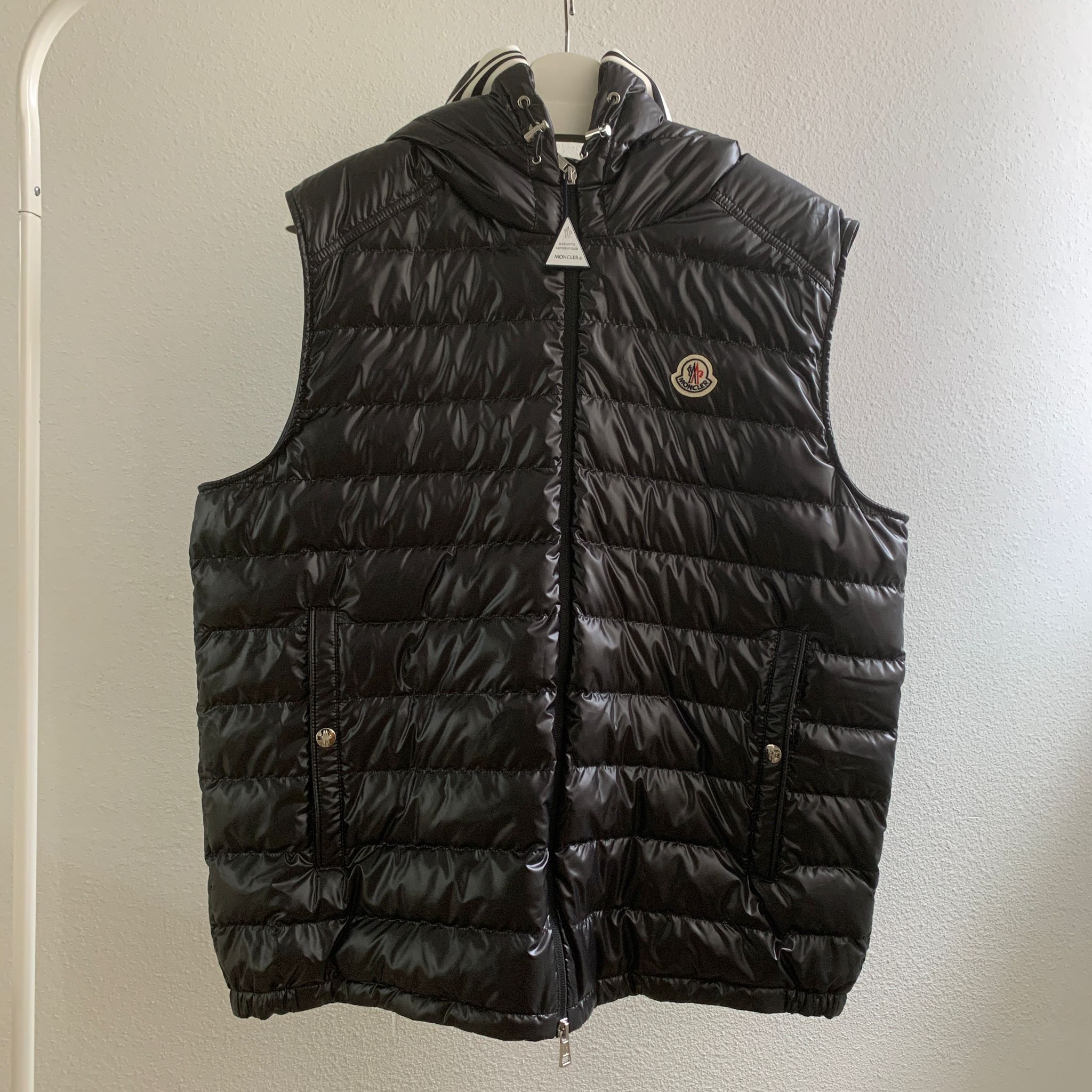 Moncler Clai 黑色連帽羽絨背心