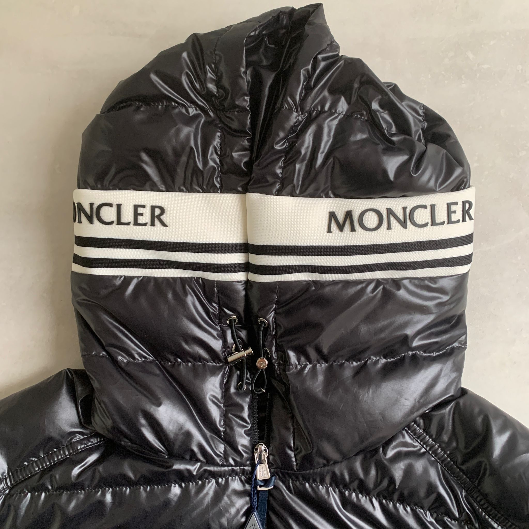 Moncler Clai 黑色連帽羽絨背心