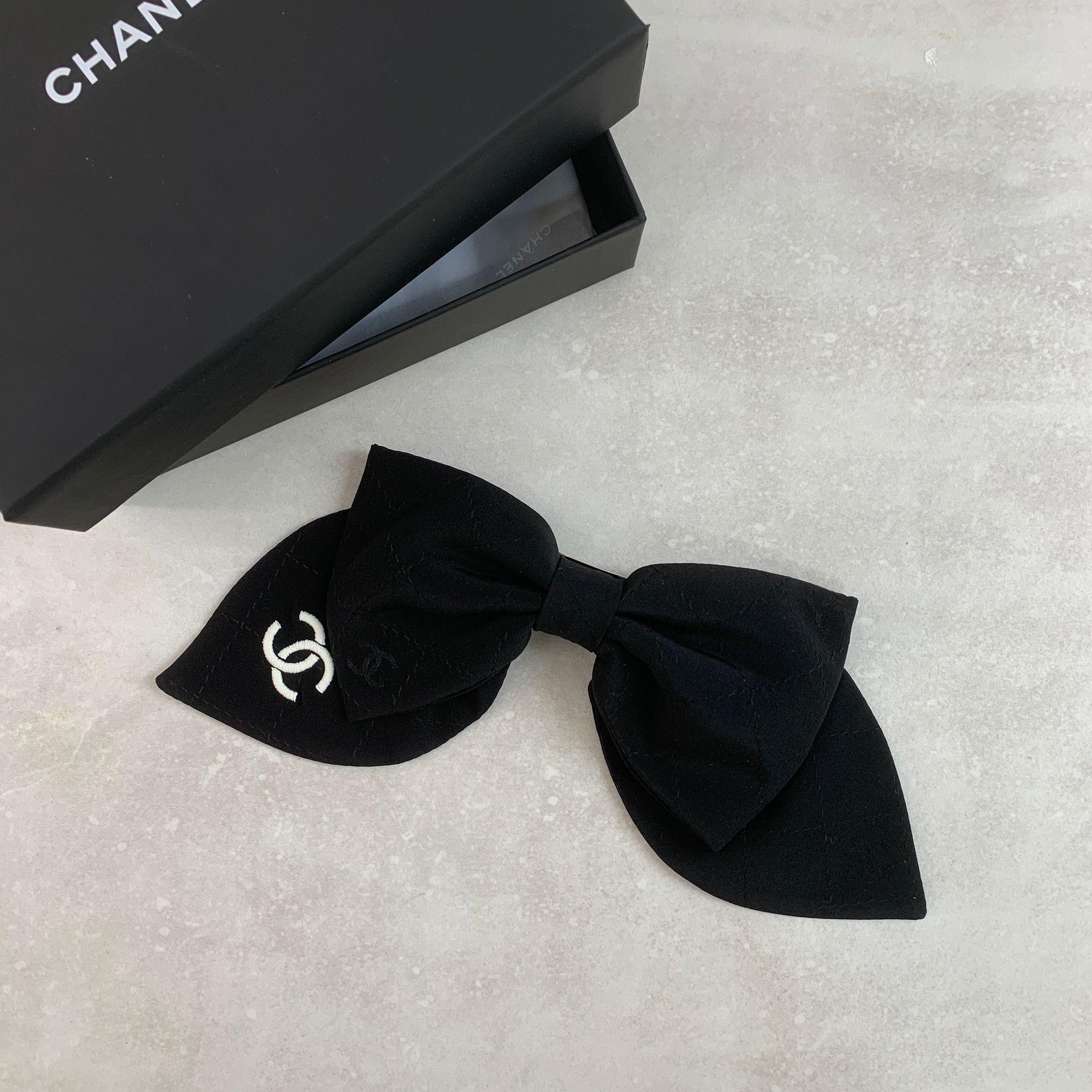 Chanel 24C 黑色蝴蝶結彈簧髮夾