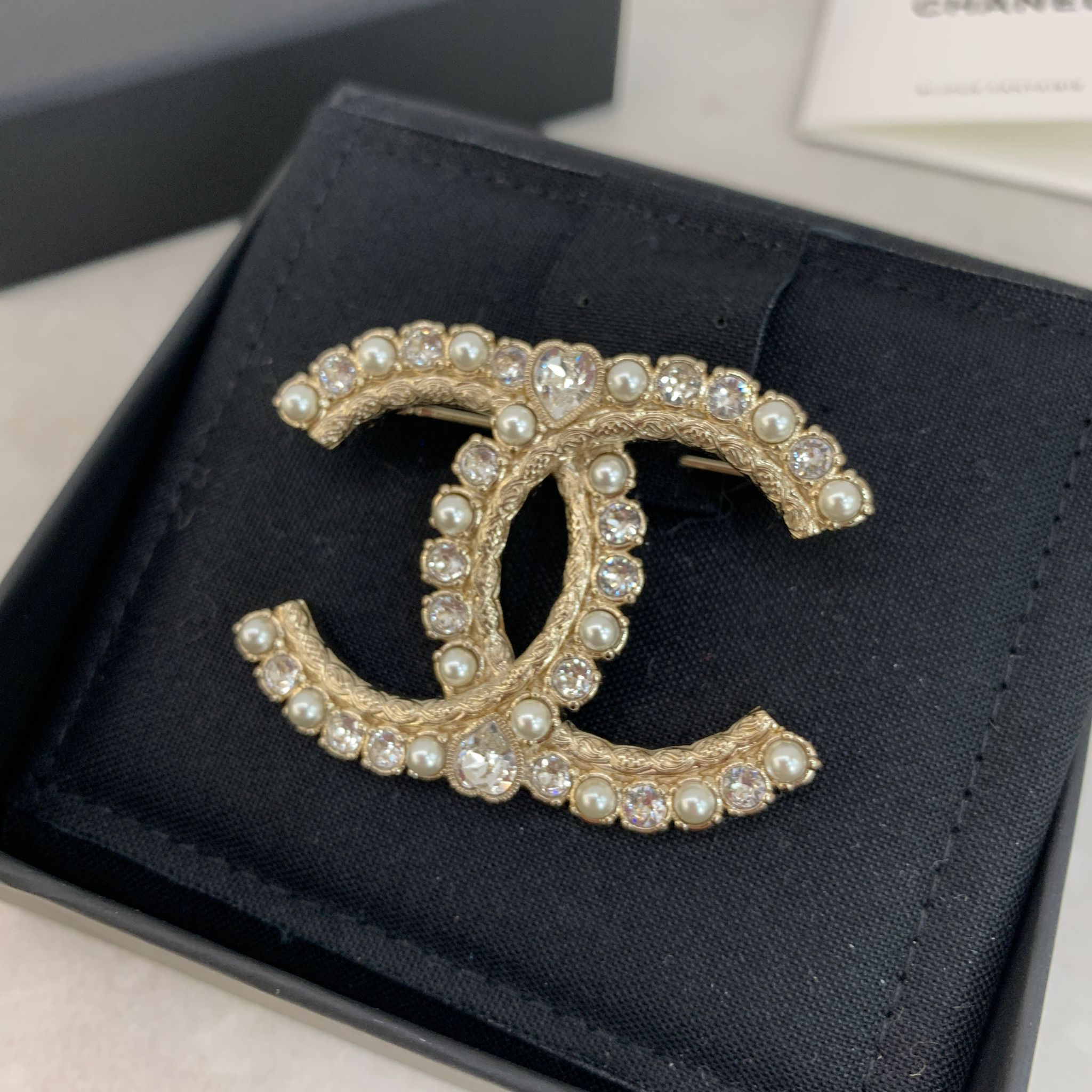 Chanel 23K珍珠水鑽雙C胸針