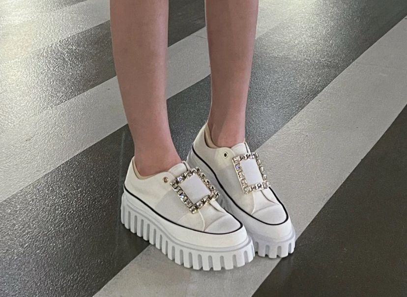 RV 鑽釦白色厚底帆布鞋