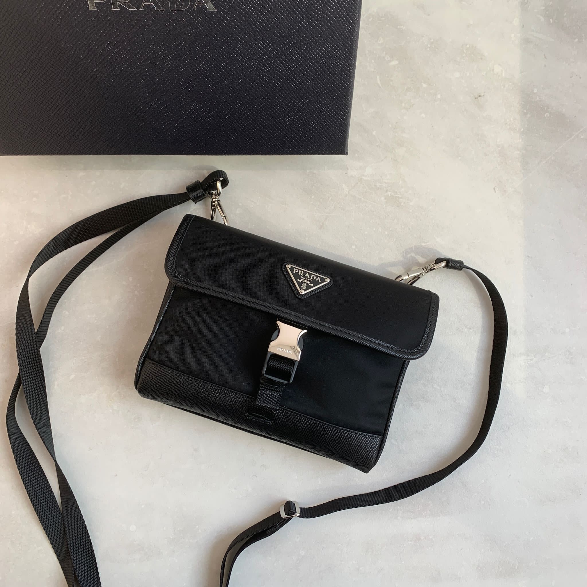 PRADA 尼龍橫版手機包