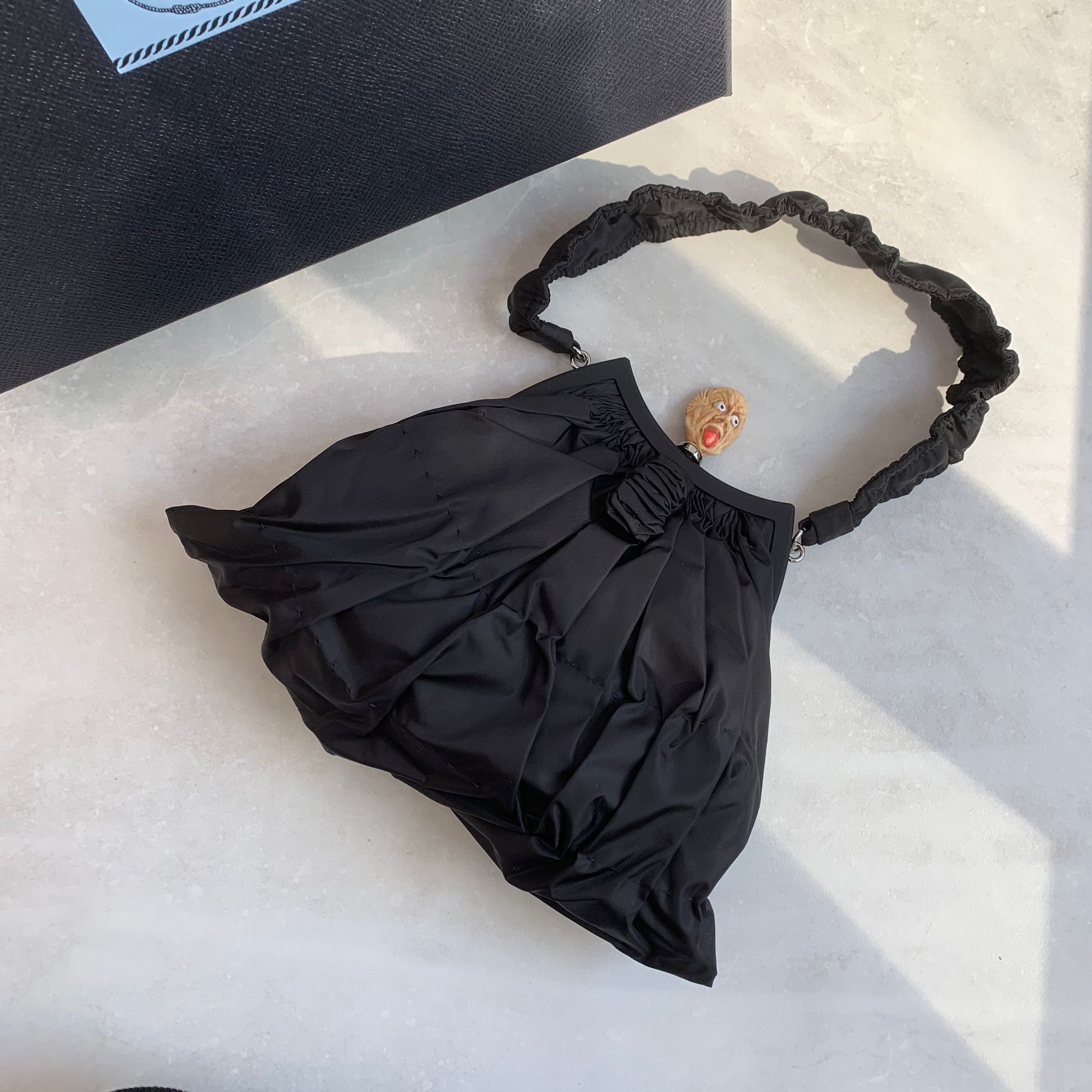 Prada  秀款半獸人口袋包