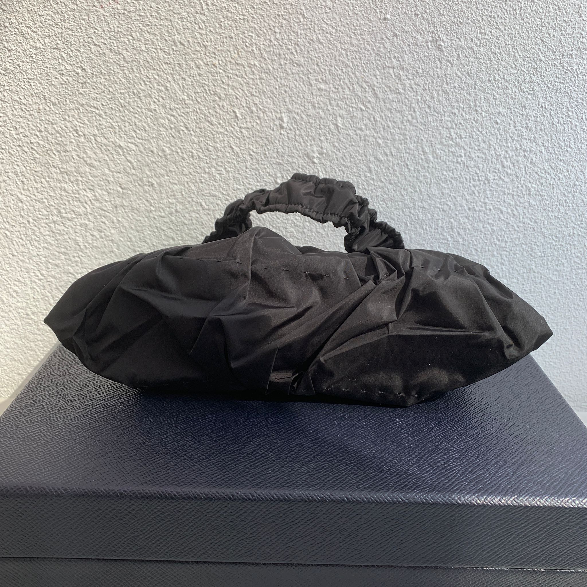 PRADA 秀款半獸人口袋包