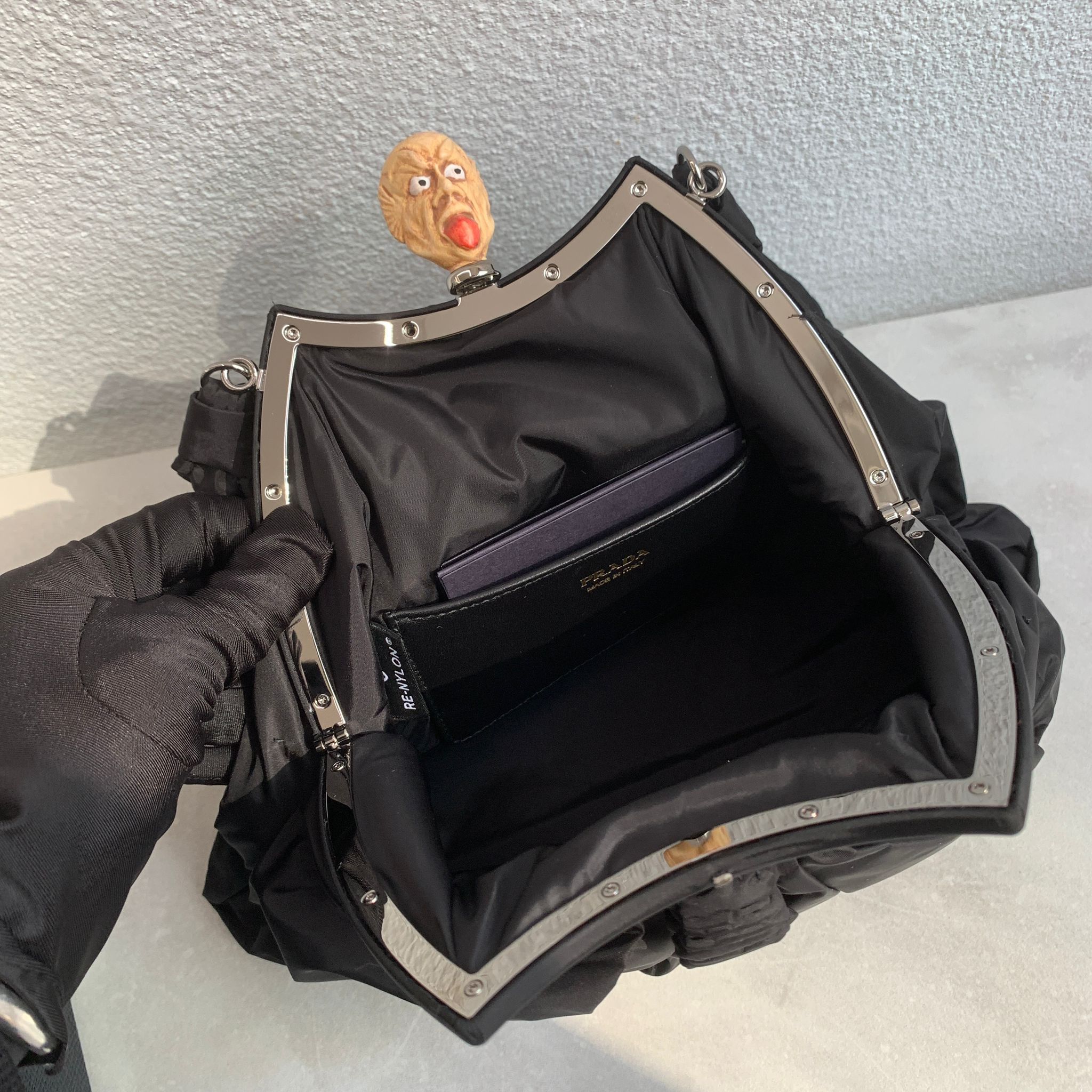 PRADA 秀款半獸人口袋包