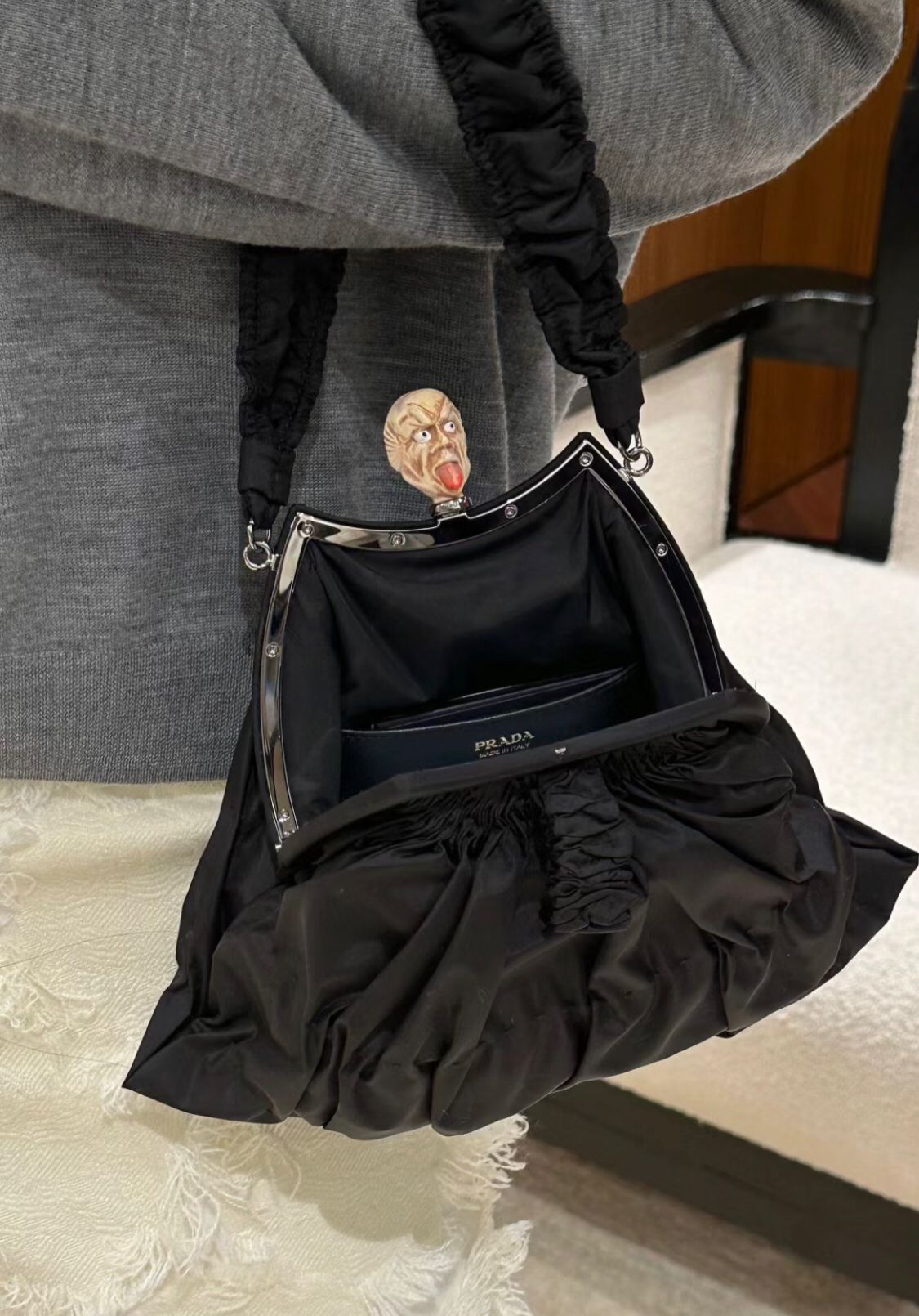 PRADA 秀款半獸人口袋包