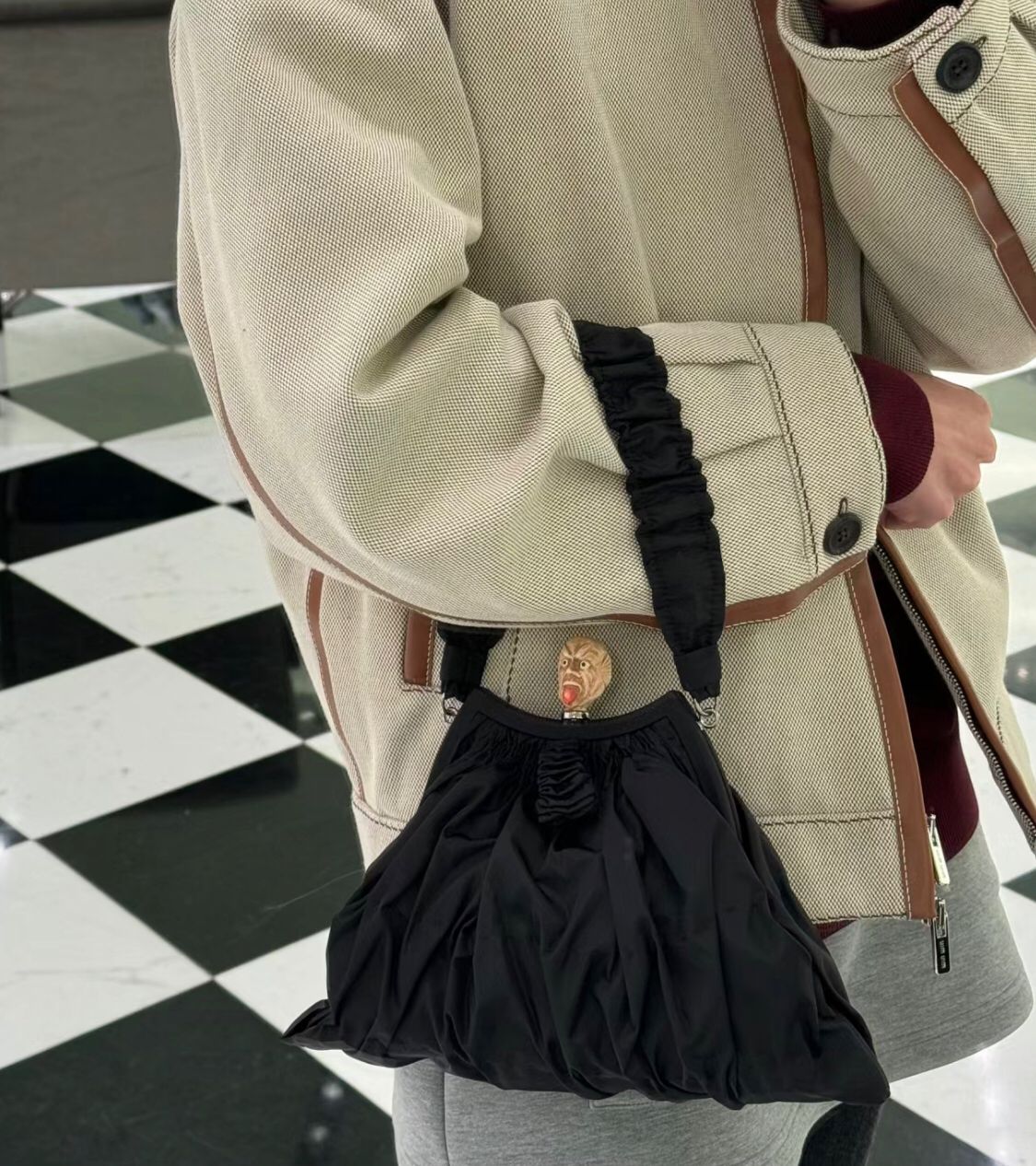 PRADA 秀款半獸人口袋包