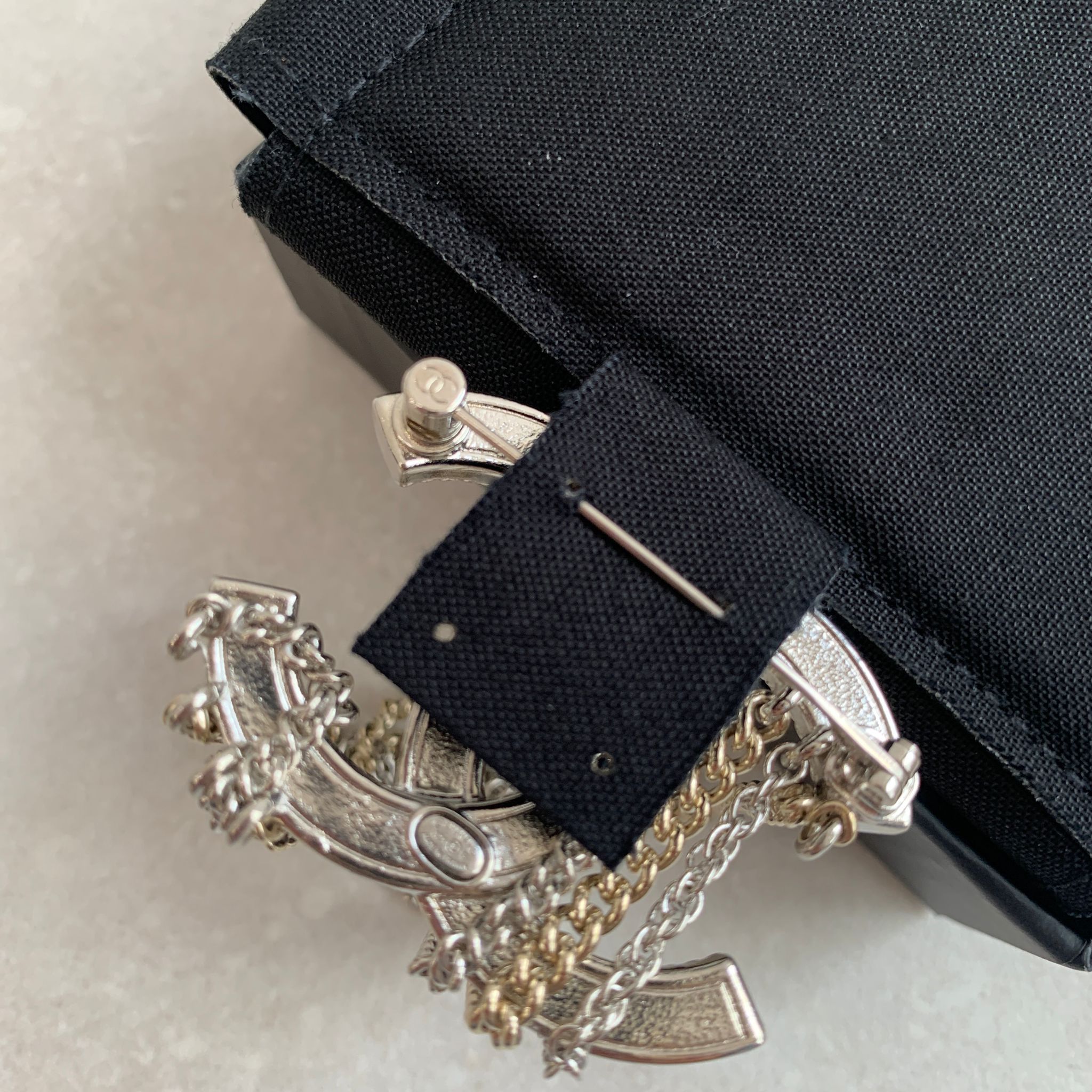 Chanel 水鑽雙C流蘇胸針