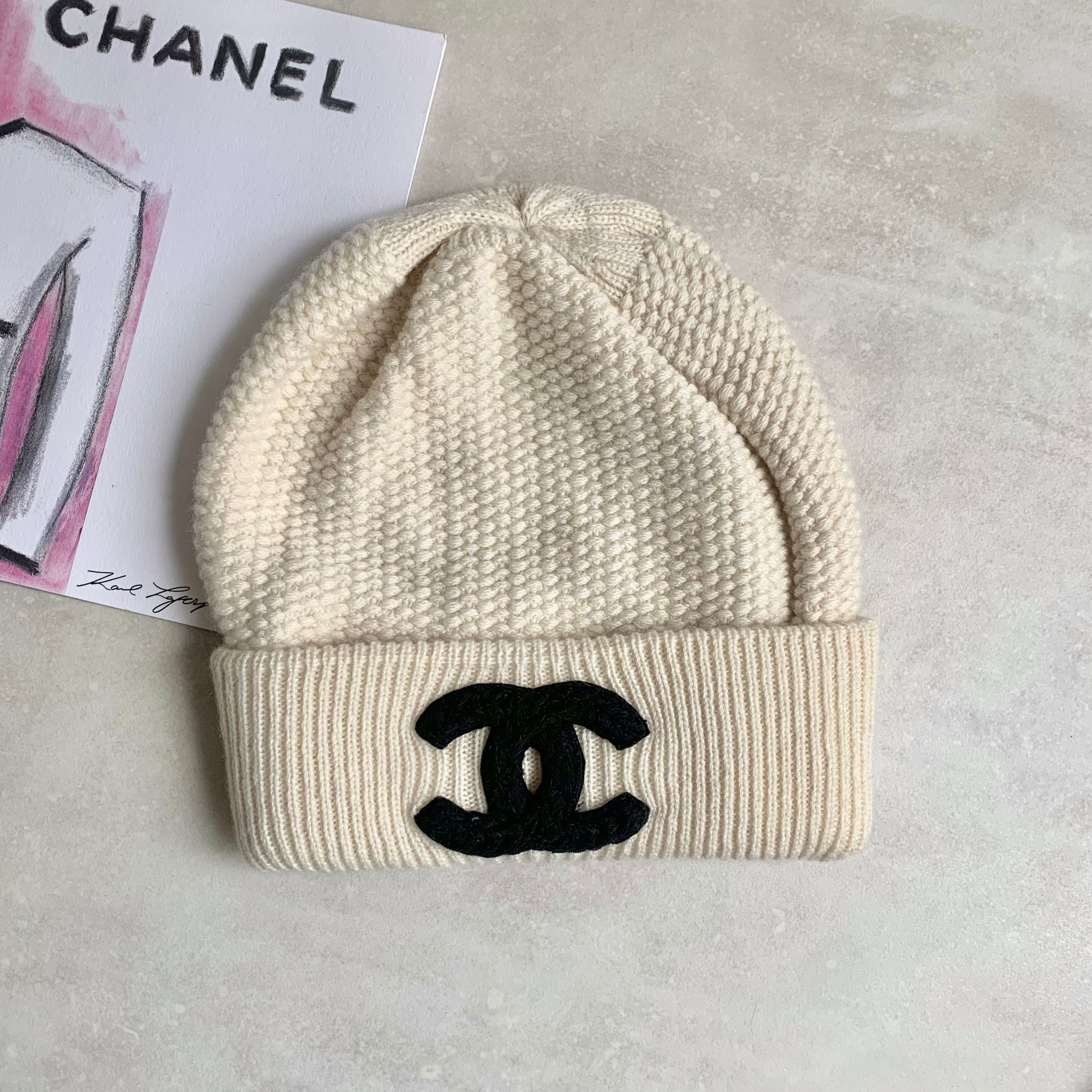 Chanel 23a米色羊絨毛帽