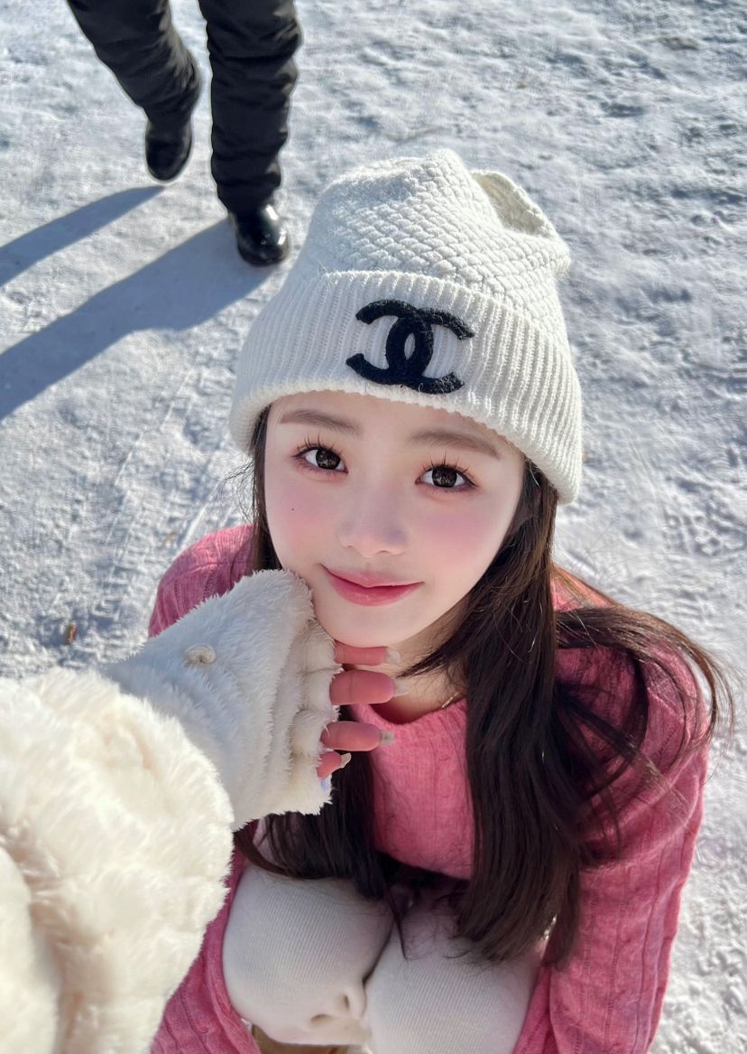 Chanel 23a米色羊絨毛帽