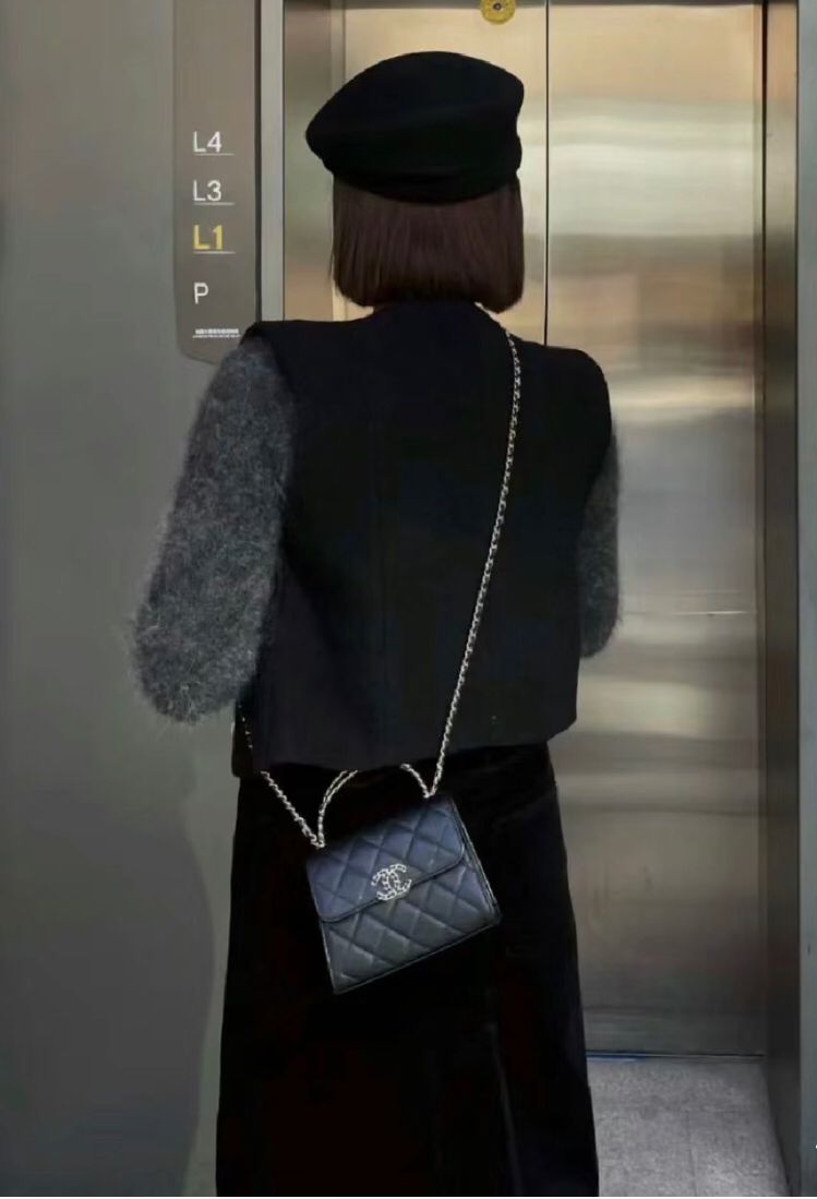 Chanel 23p kelly黑金手柄中號