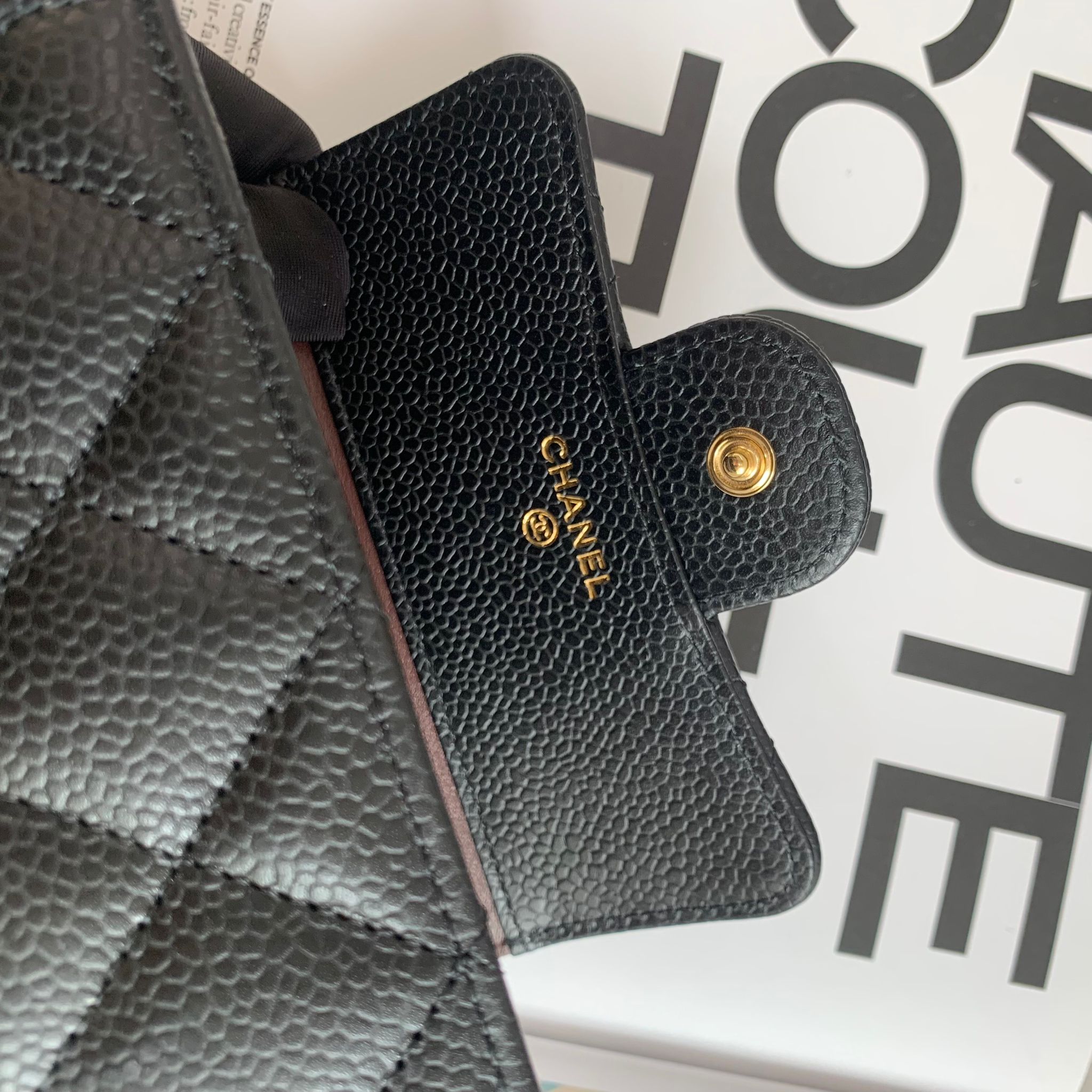 Chanel 經典三折荔枝黑金短夾