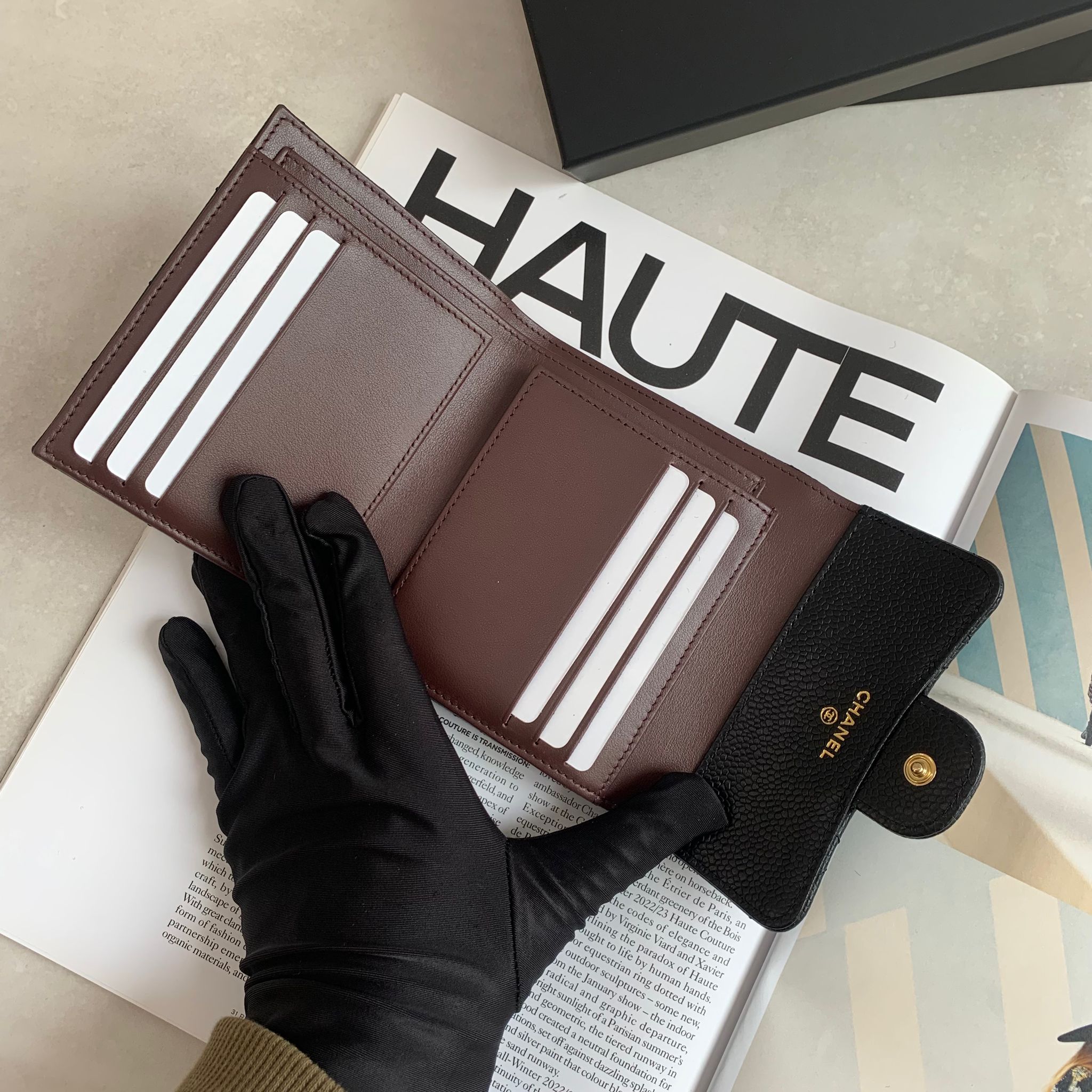 Chanel 經典三折荔枝黑金短夾