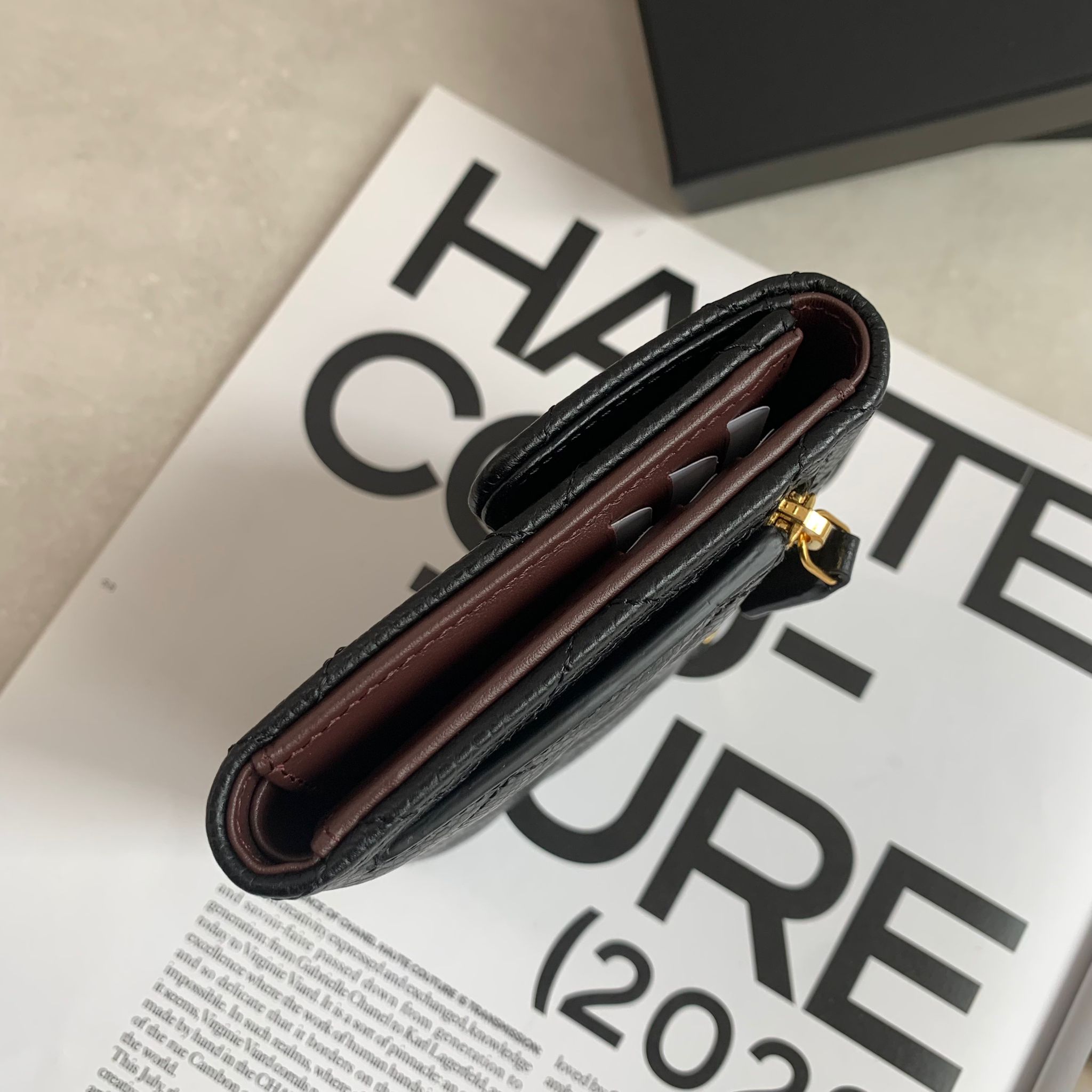 Chanel 經典三折荔枝黑金短夾