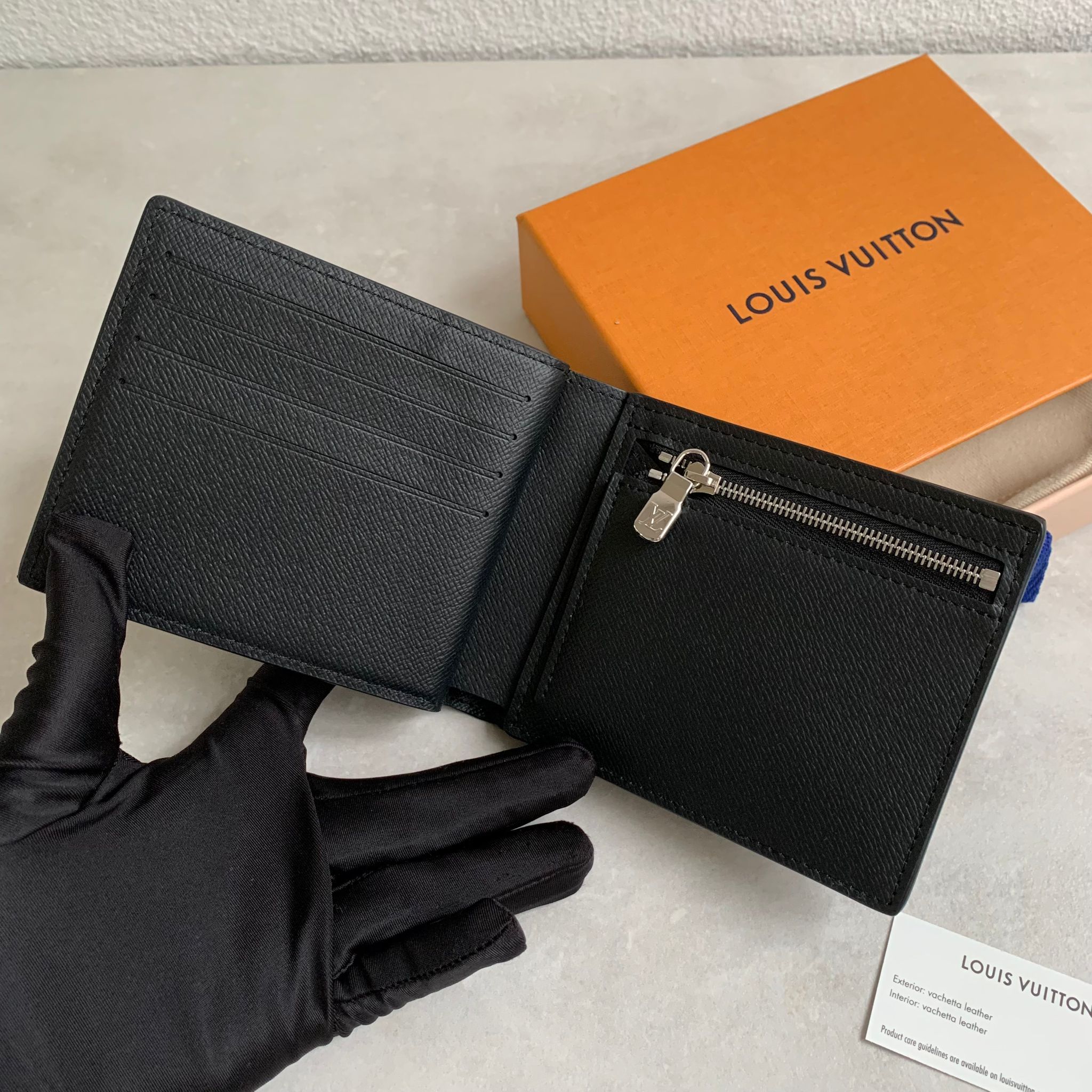 LV 男款黑色短夾 M62045