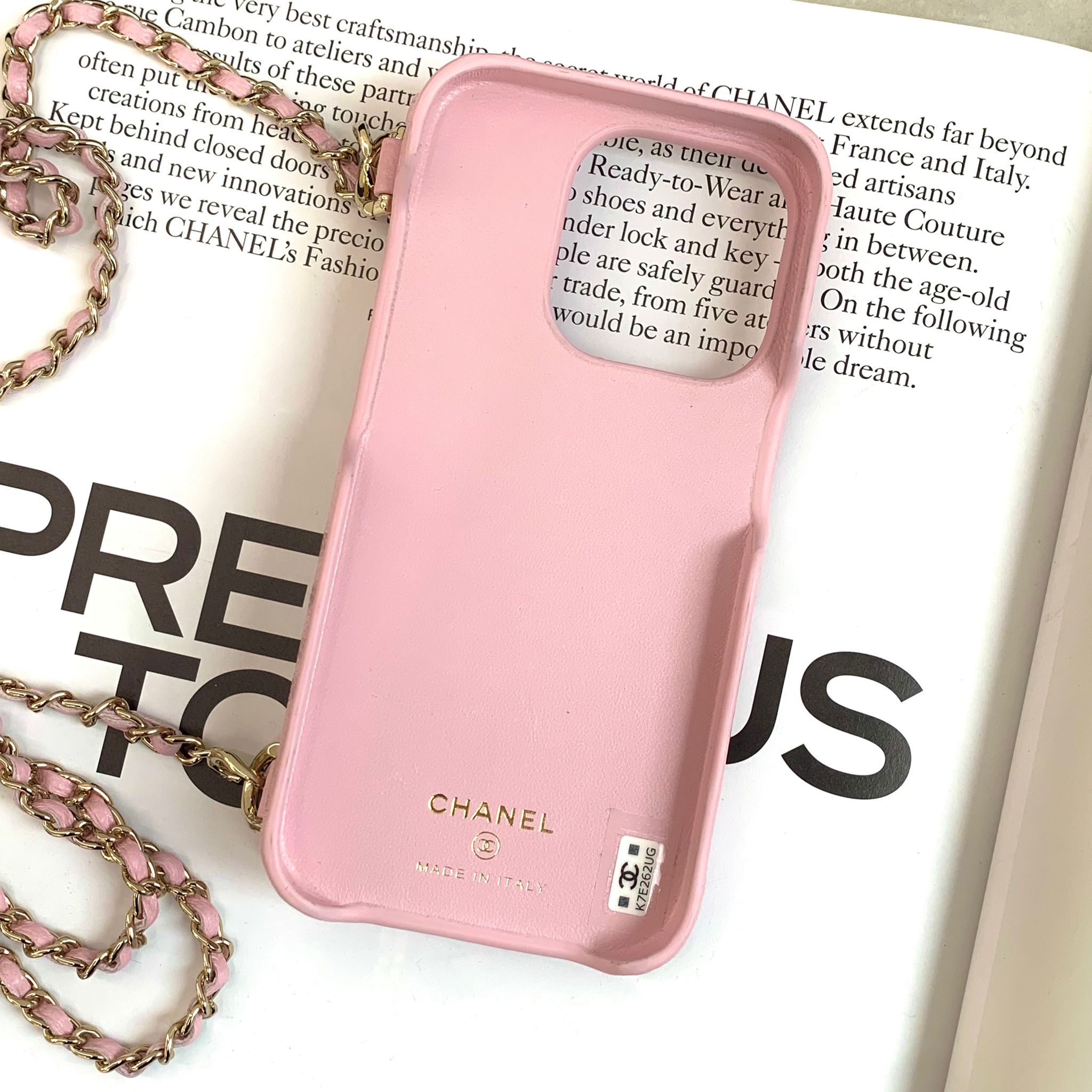 Chanel 金球背帶粉色手機殼