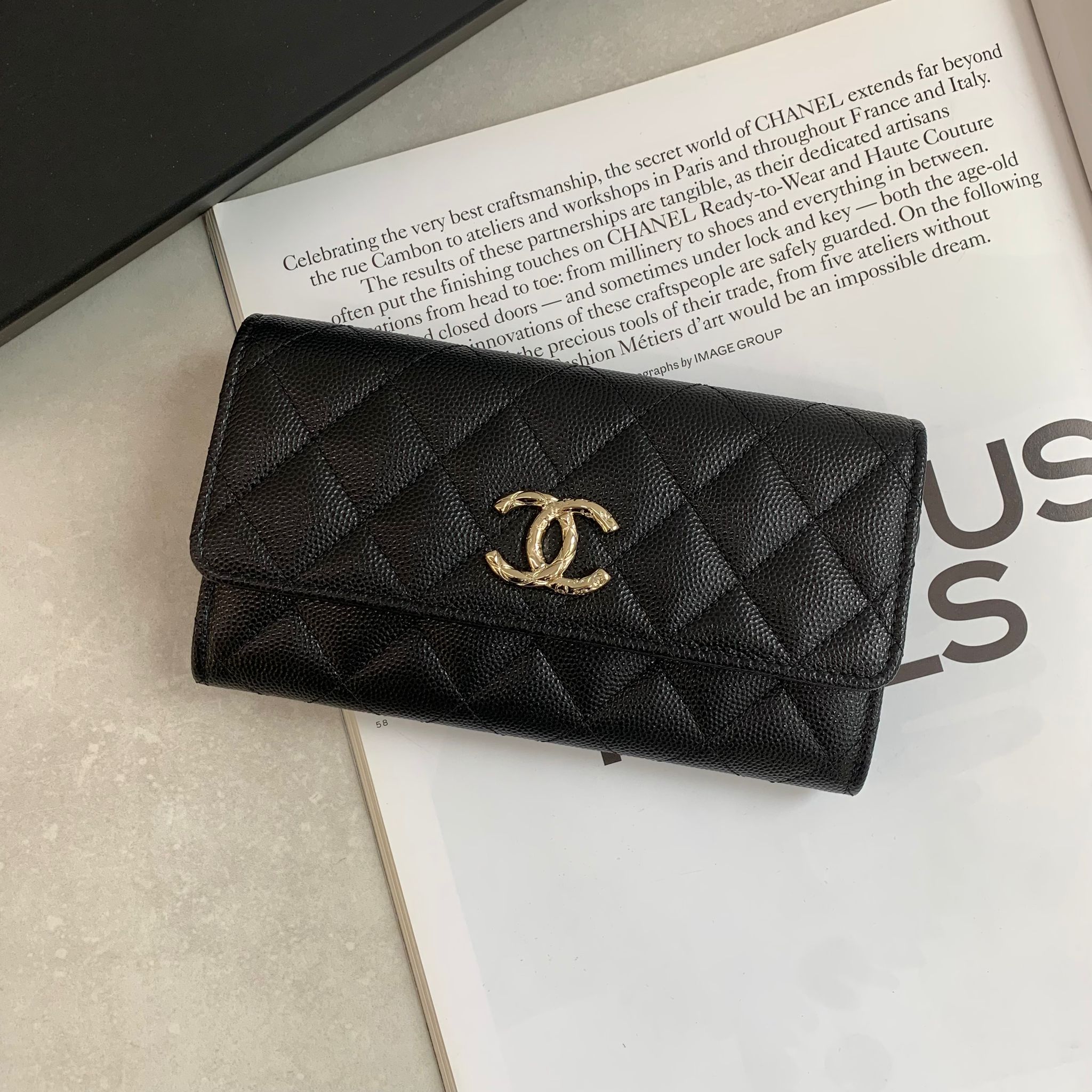 CHANEL 大logo翻蓋長夾