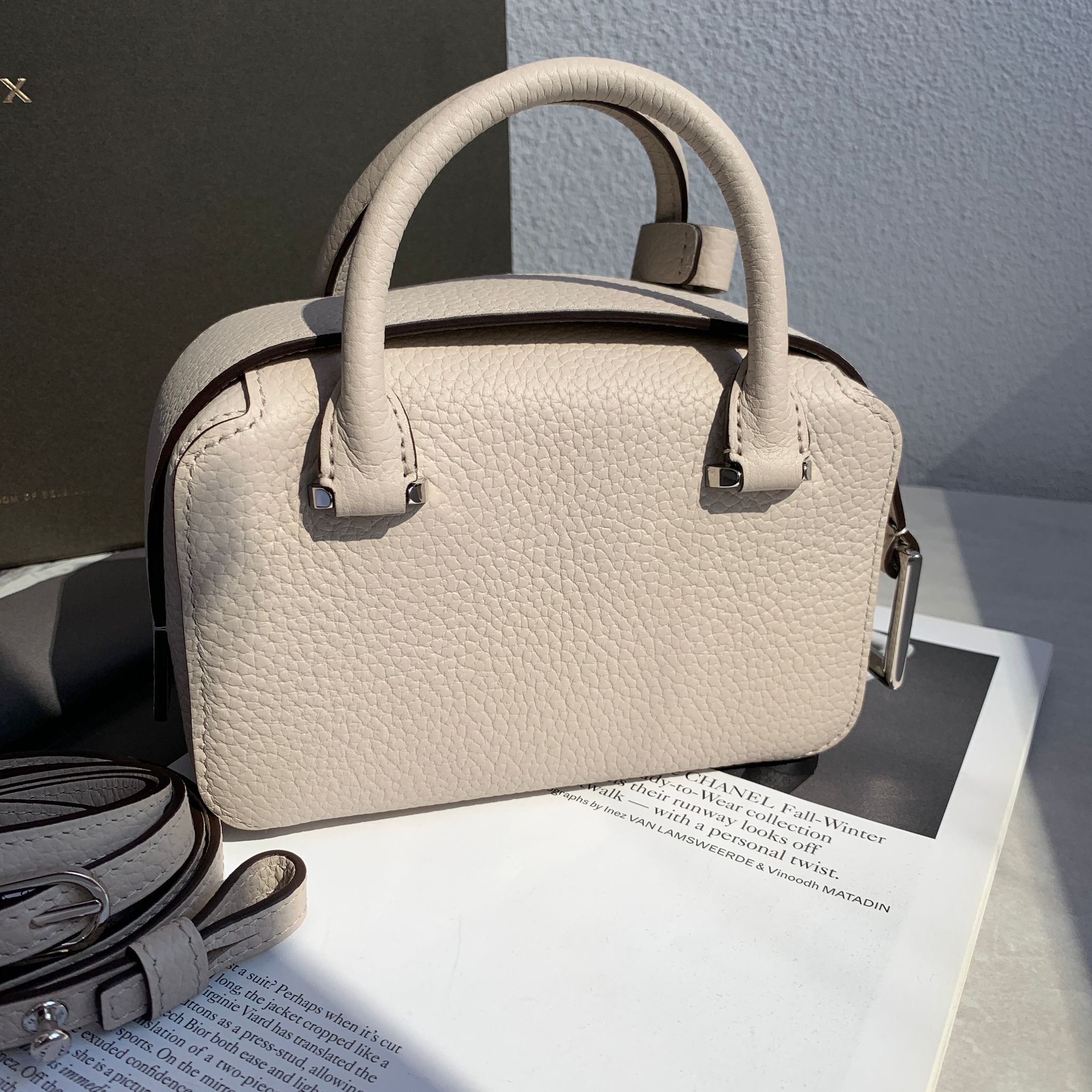 Delvaux cool box nano 燕麥色sesame