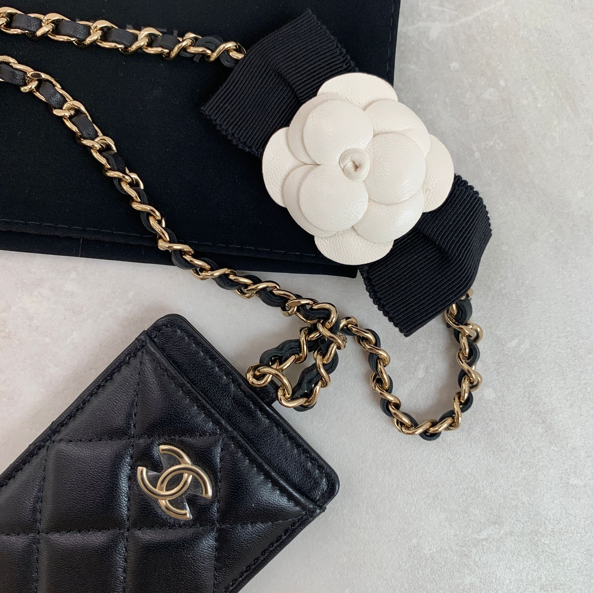 CHANEL 山茶花證件套