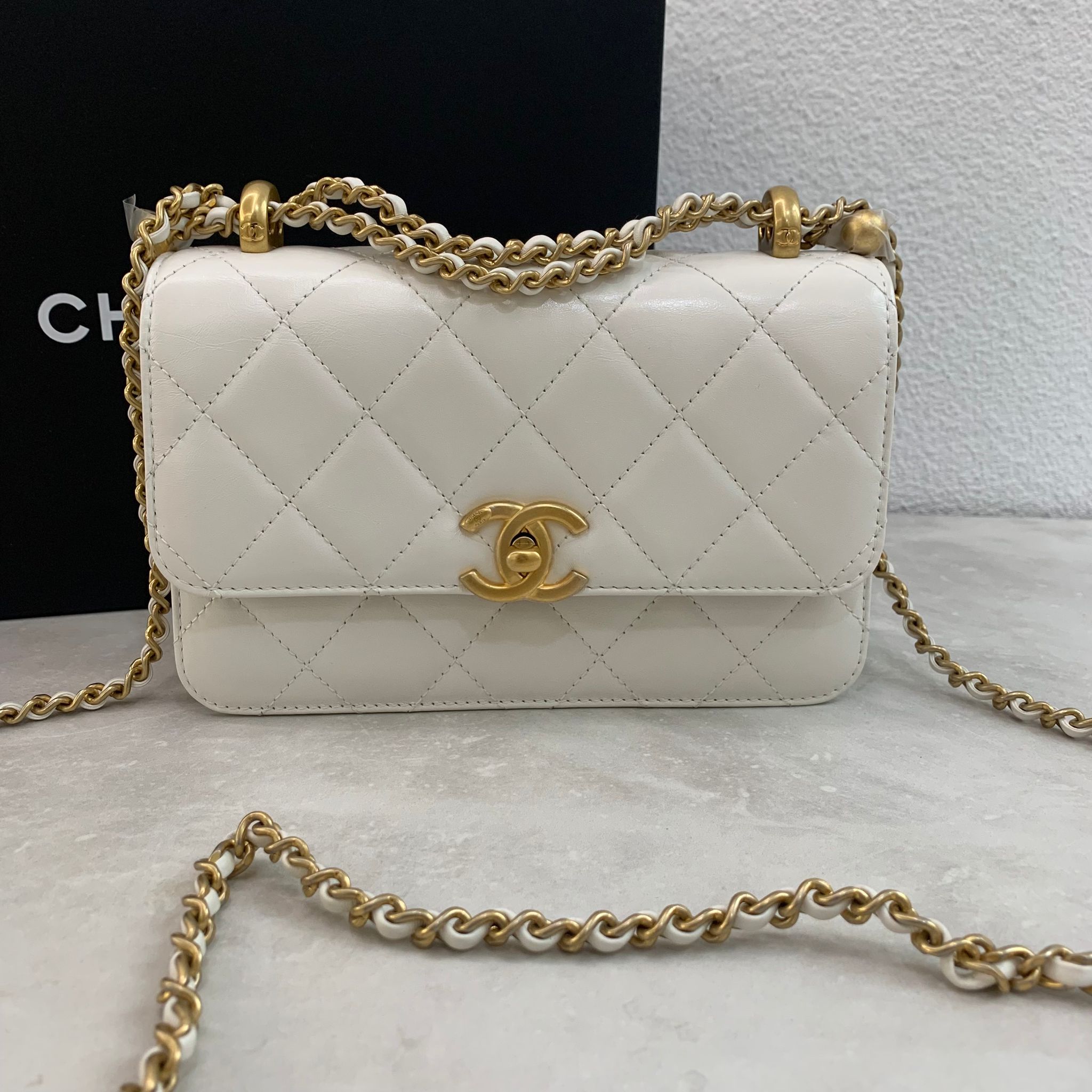 CHANEL 白色雙金珠CF mini