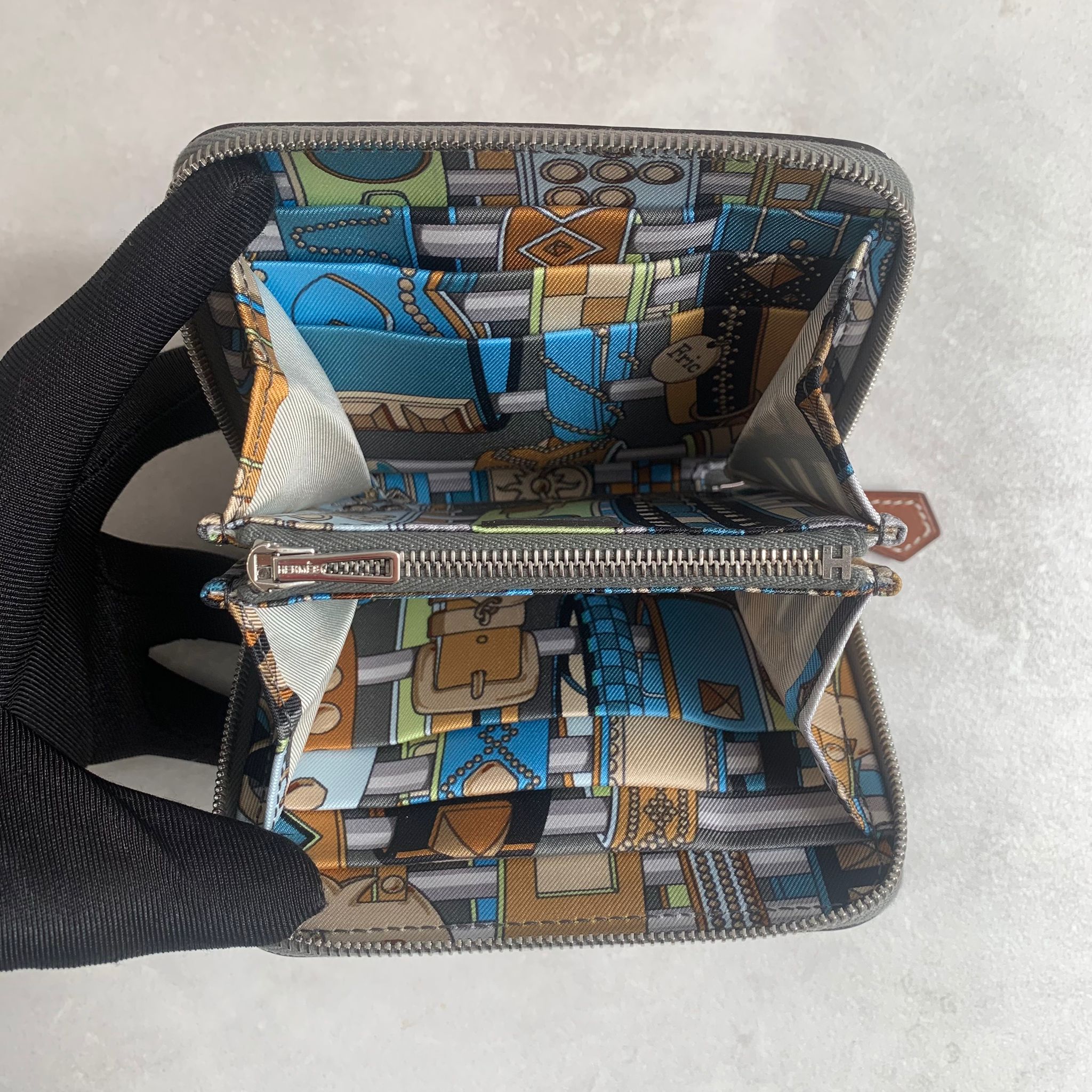 HERMES SILK IN 積雨雲灰短夾