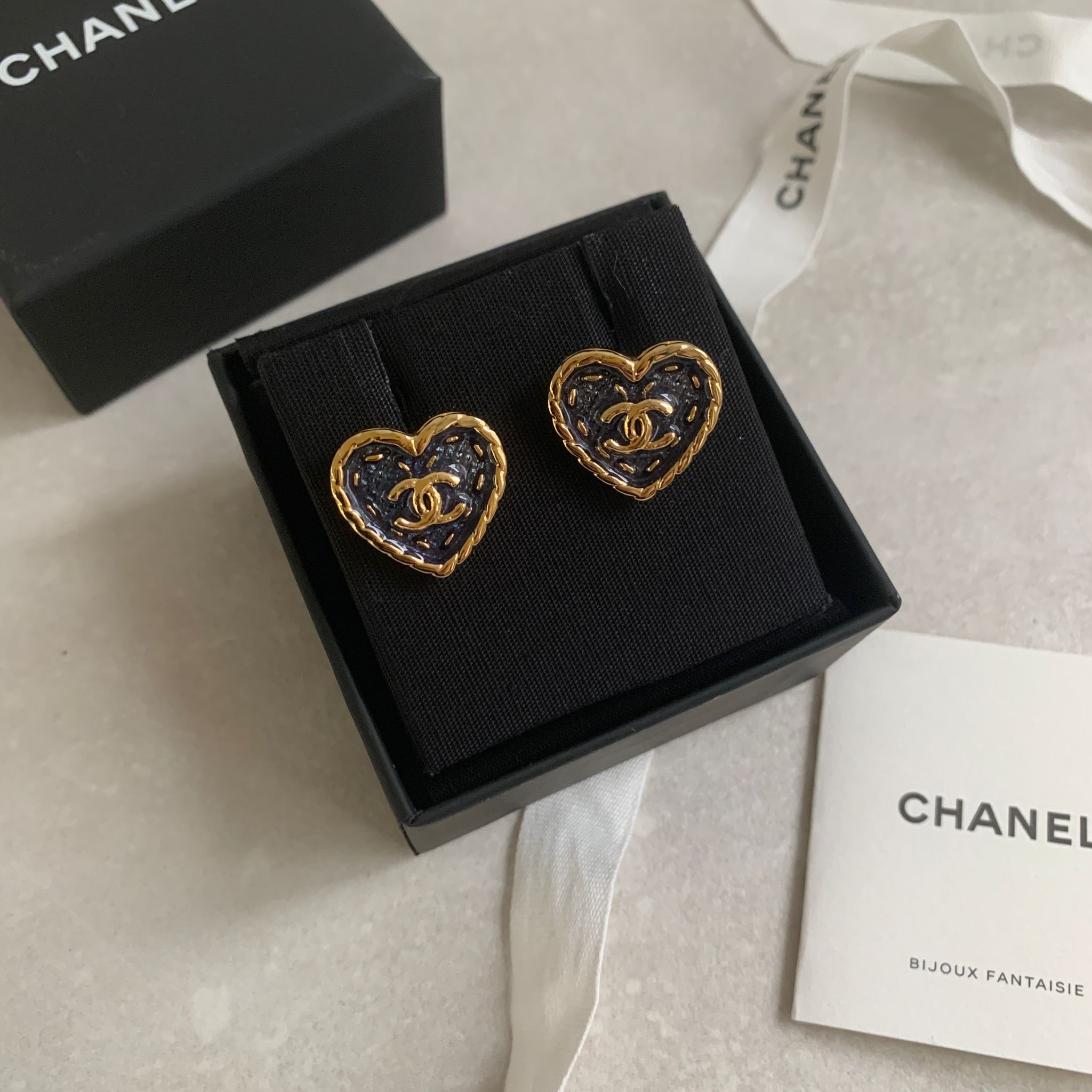 Chanel 牛仔愛心耳環小號