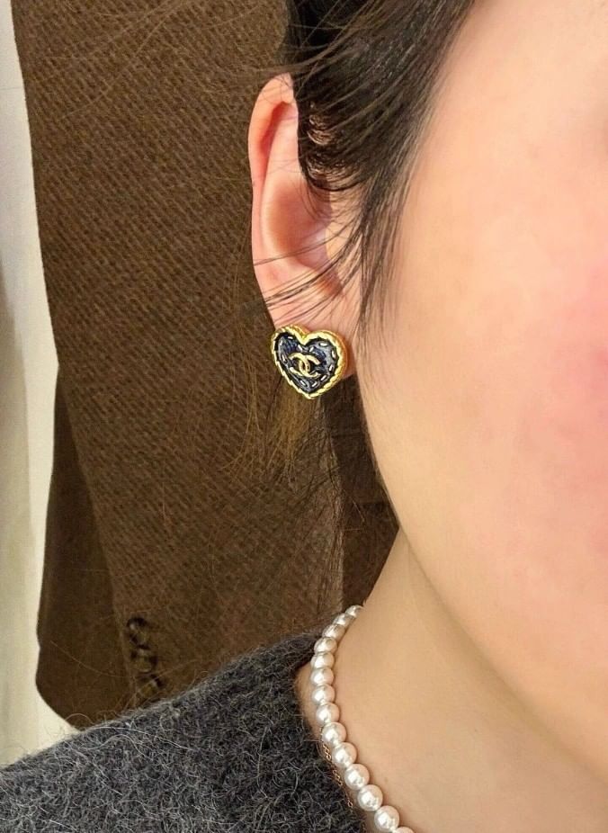 Chanel 牛仔愛心耳環小號