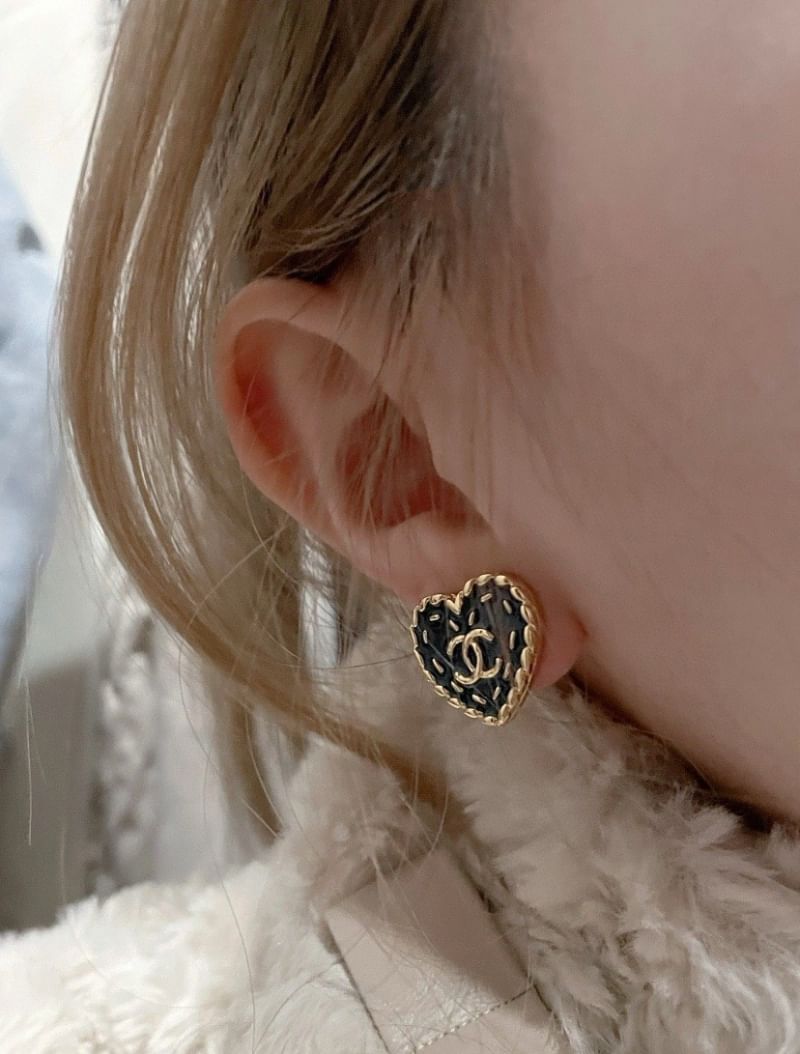 Chanel 牛仔愛心耳環小號