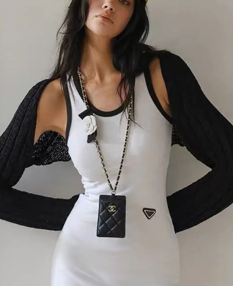 CHANEL 山茶花證件套