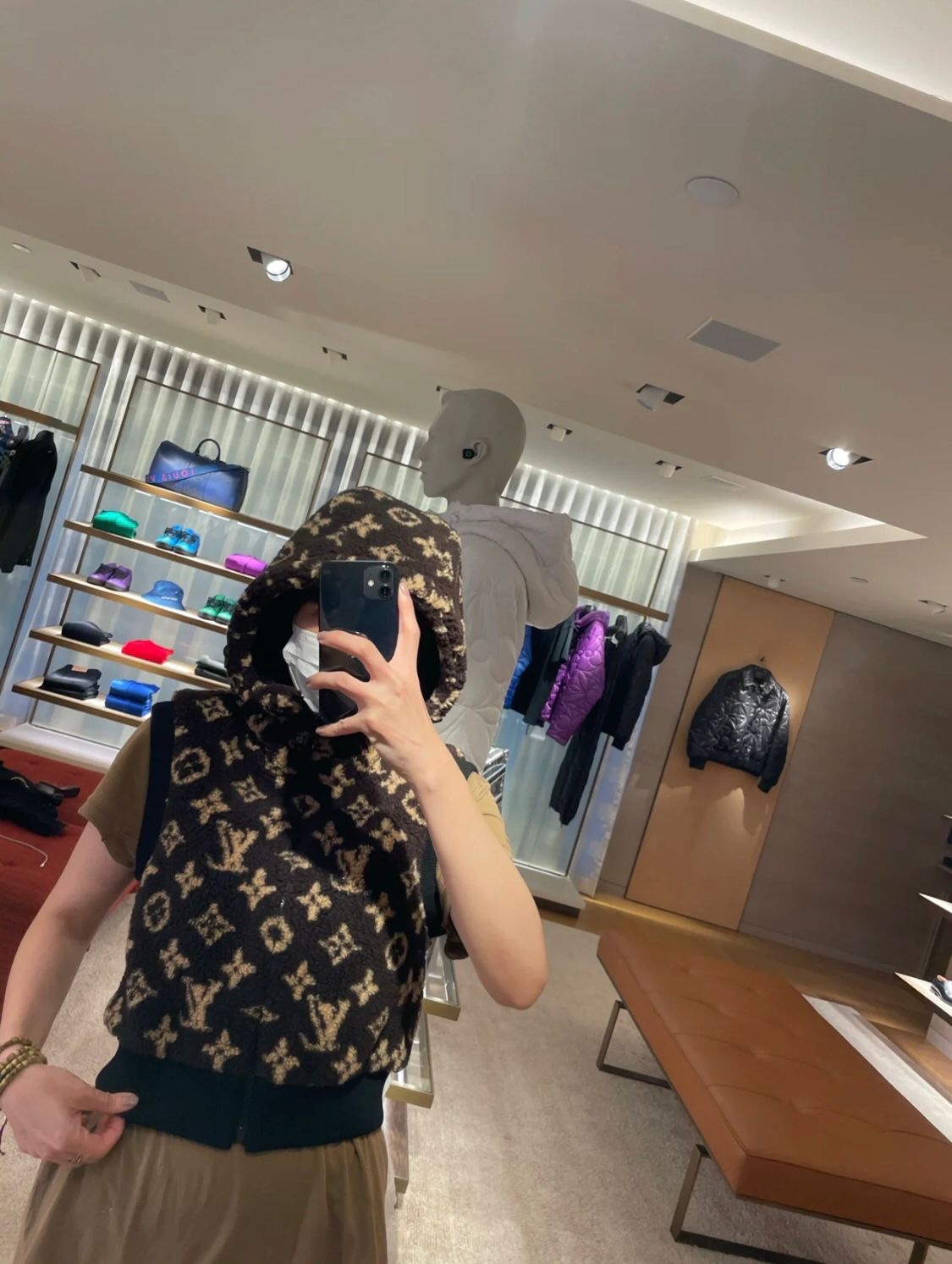 LV SKI系列 monogarm泰迪熊背心