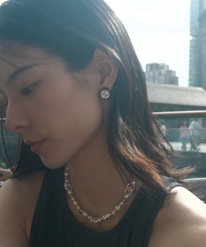 CHANEL 24P 黑白珐瑯鈕扣耳釘