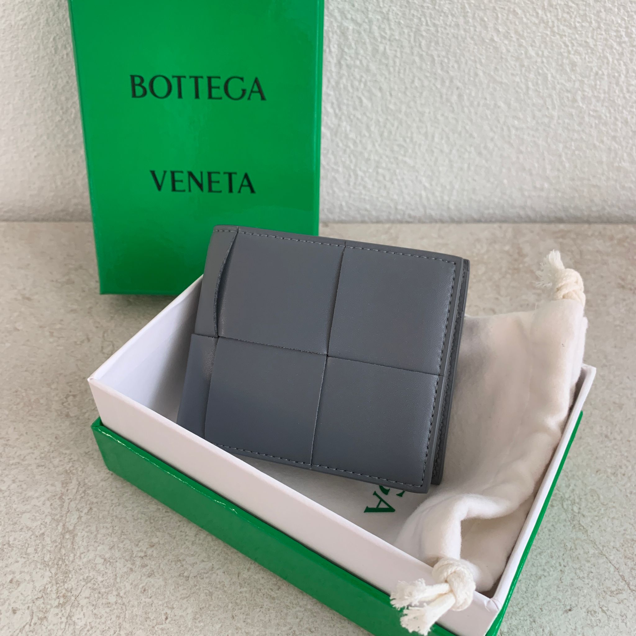 Bottega Veneta Cassette Bi-Fold Wallet With Coin Purse 灰色大格子編織短夾